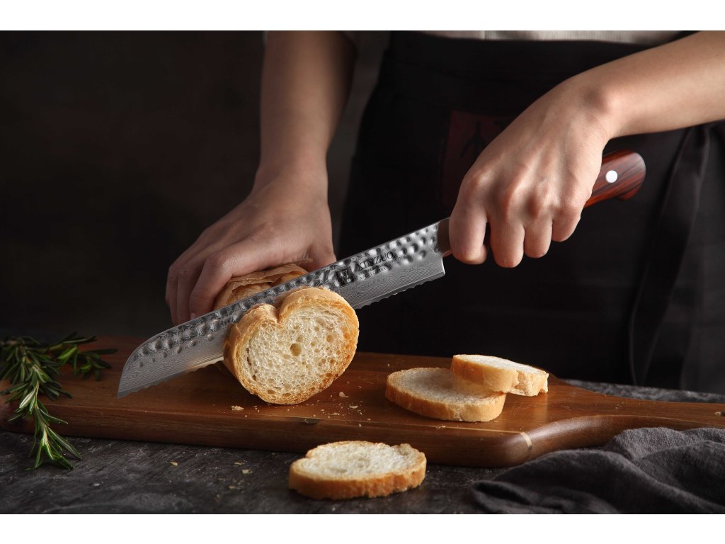 Schneiden von Gebäck mit dem Brotmesser XinZuo Yun B9H