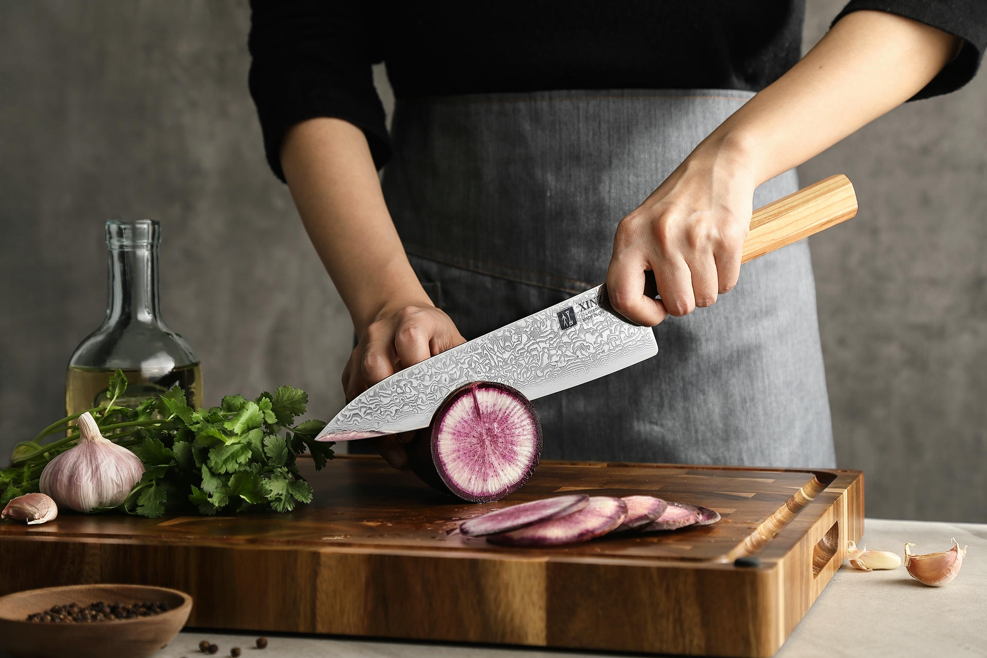 Schneiden mit dem Kochmesser XinZuo Zhen PM8O