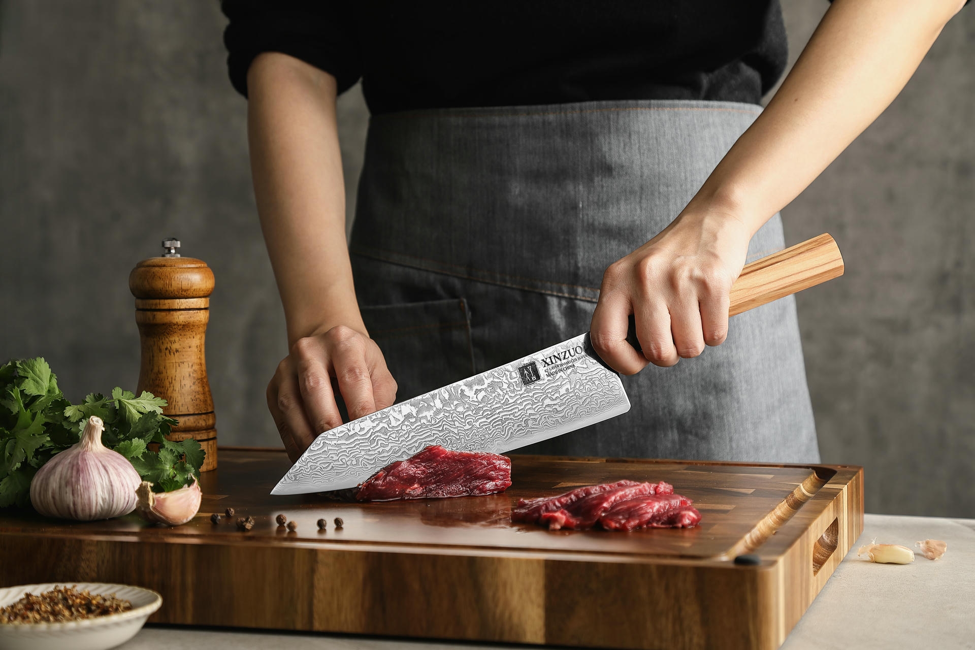 Schneiden mit dem Kochmesser XinZuo Zhen PM8O