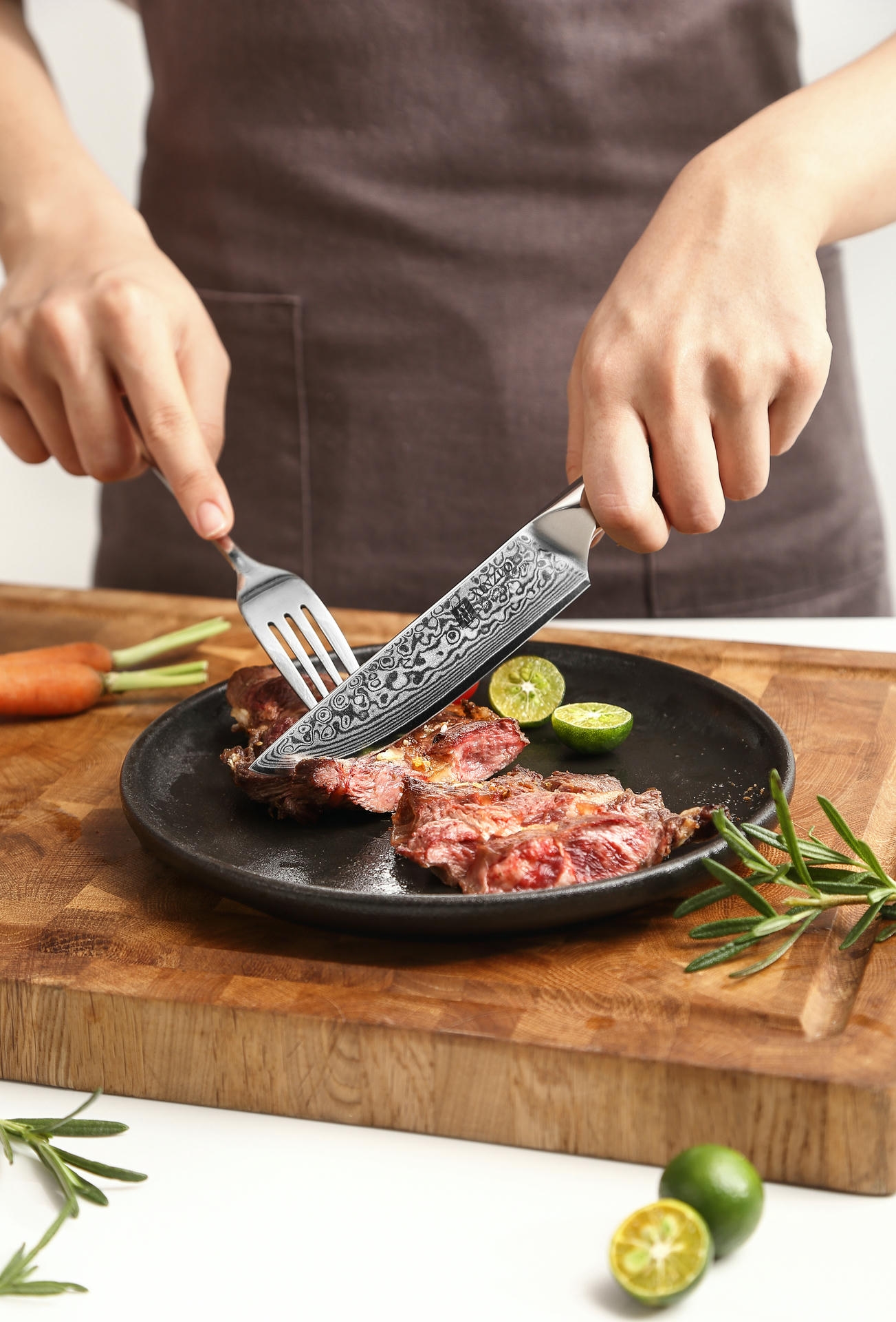 Vorschau des Steak Schneidens mit dem Steakmesser XinZuo Yu B13R
