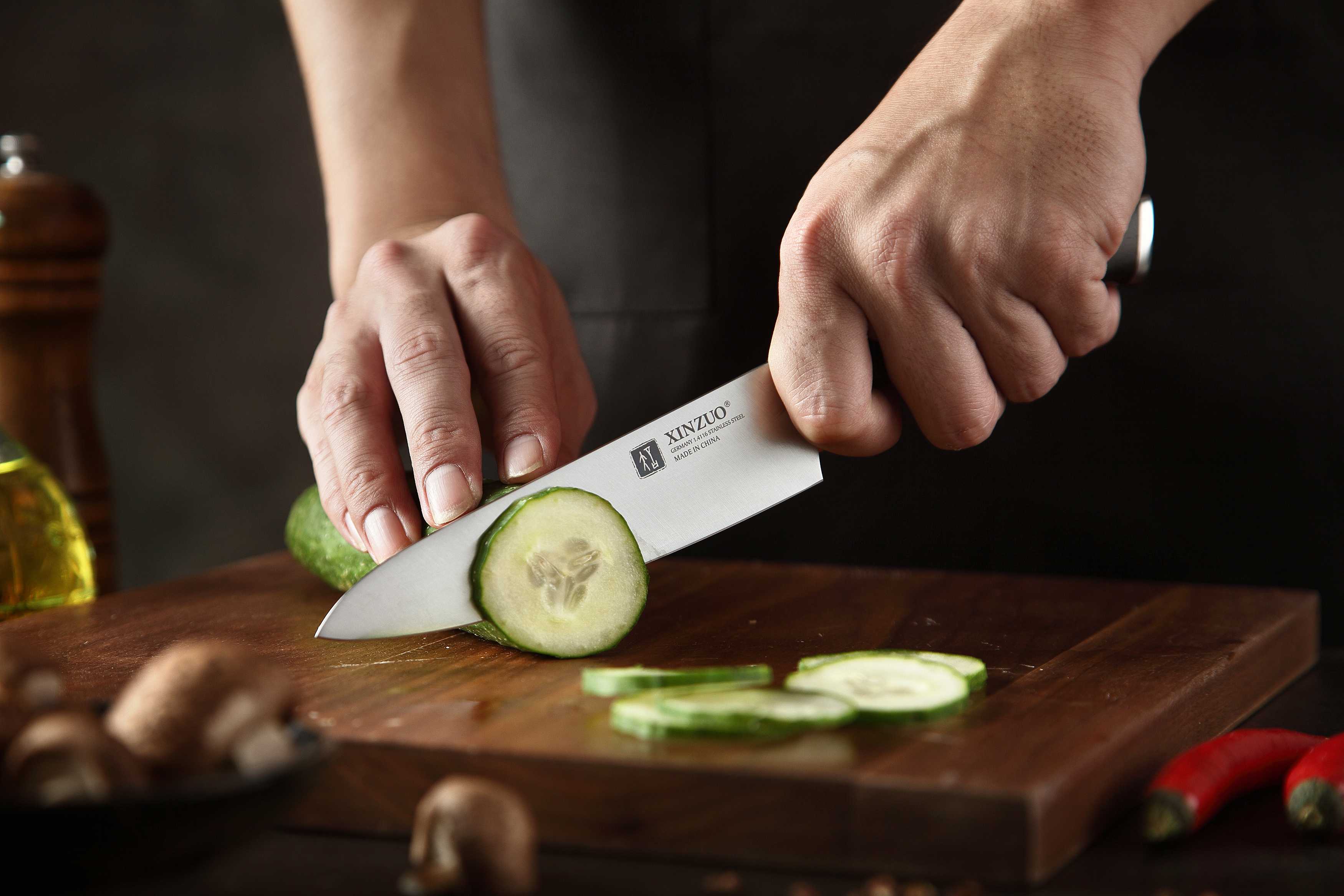 Schneiden mit dem Gemüsemesser XinZuo Yu B13S