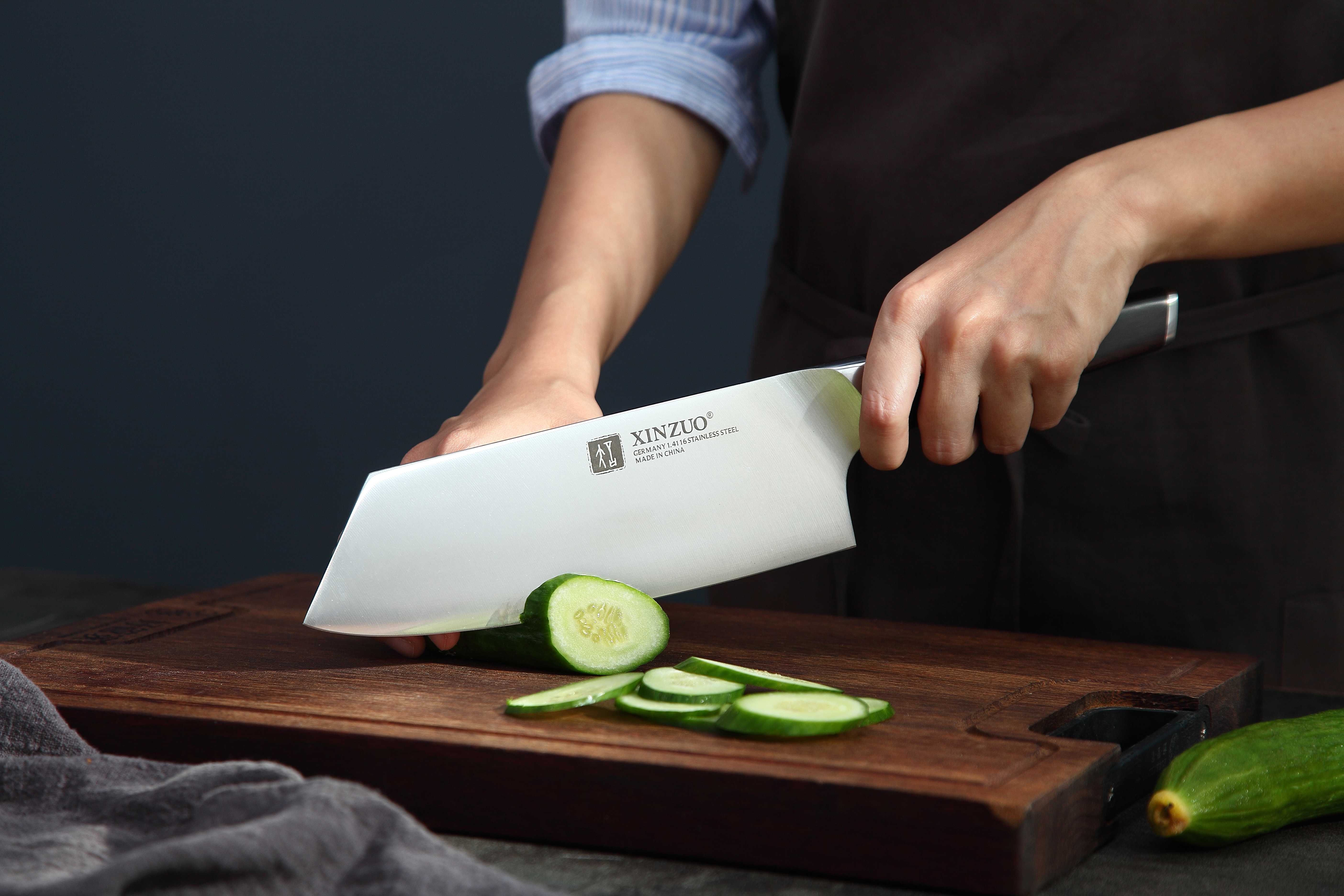 Schneiden mit dem Nakiri Messer XinZuo Rui B5