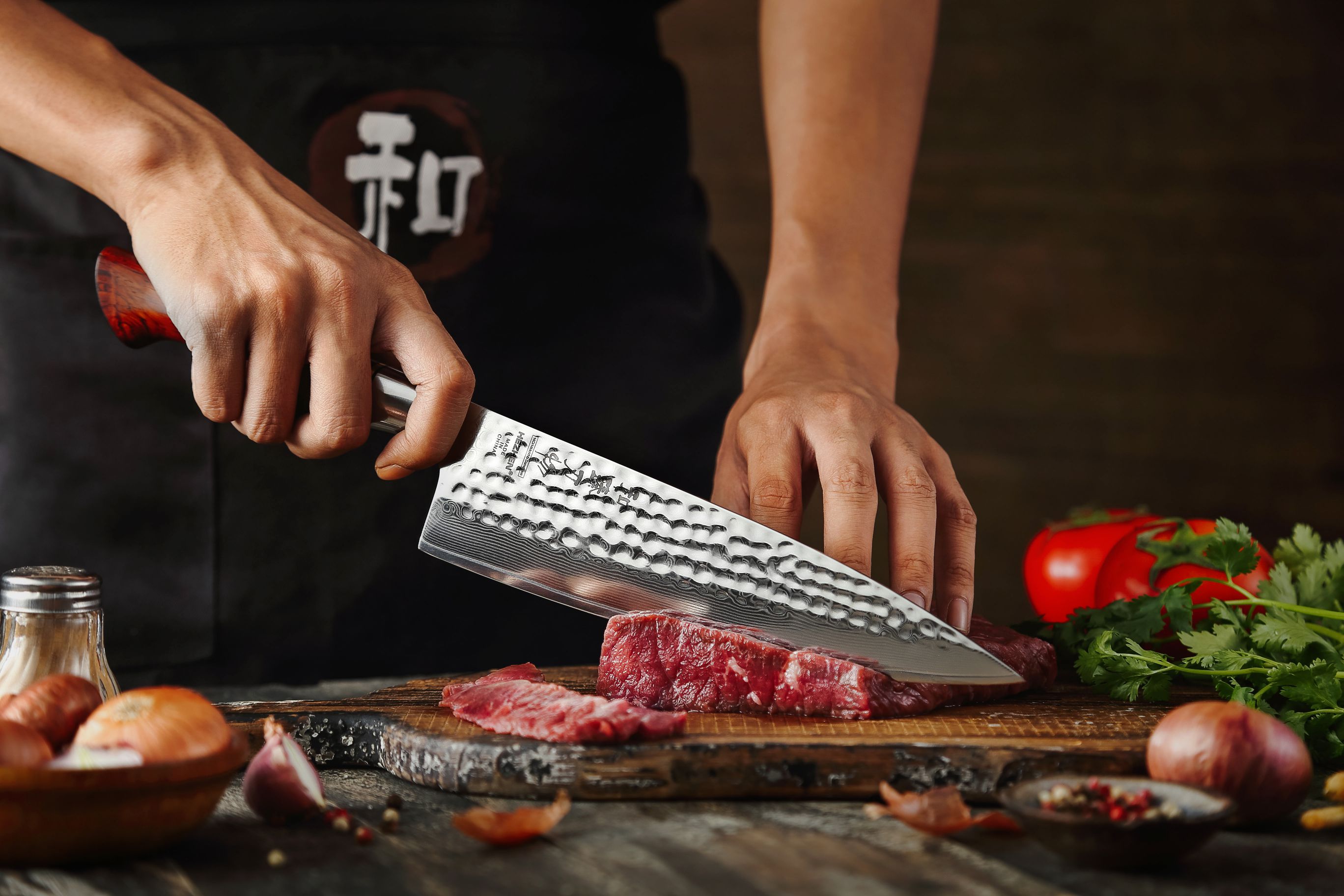 Schneiden mit dem Kochmesser HEZHEN Master B30R