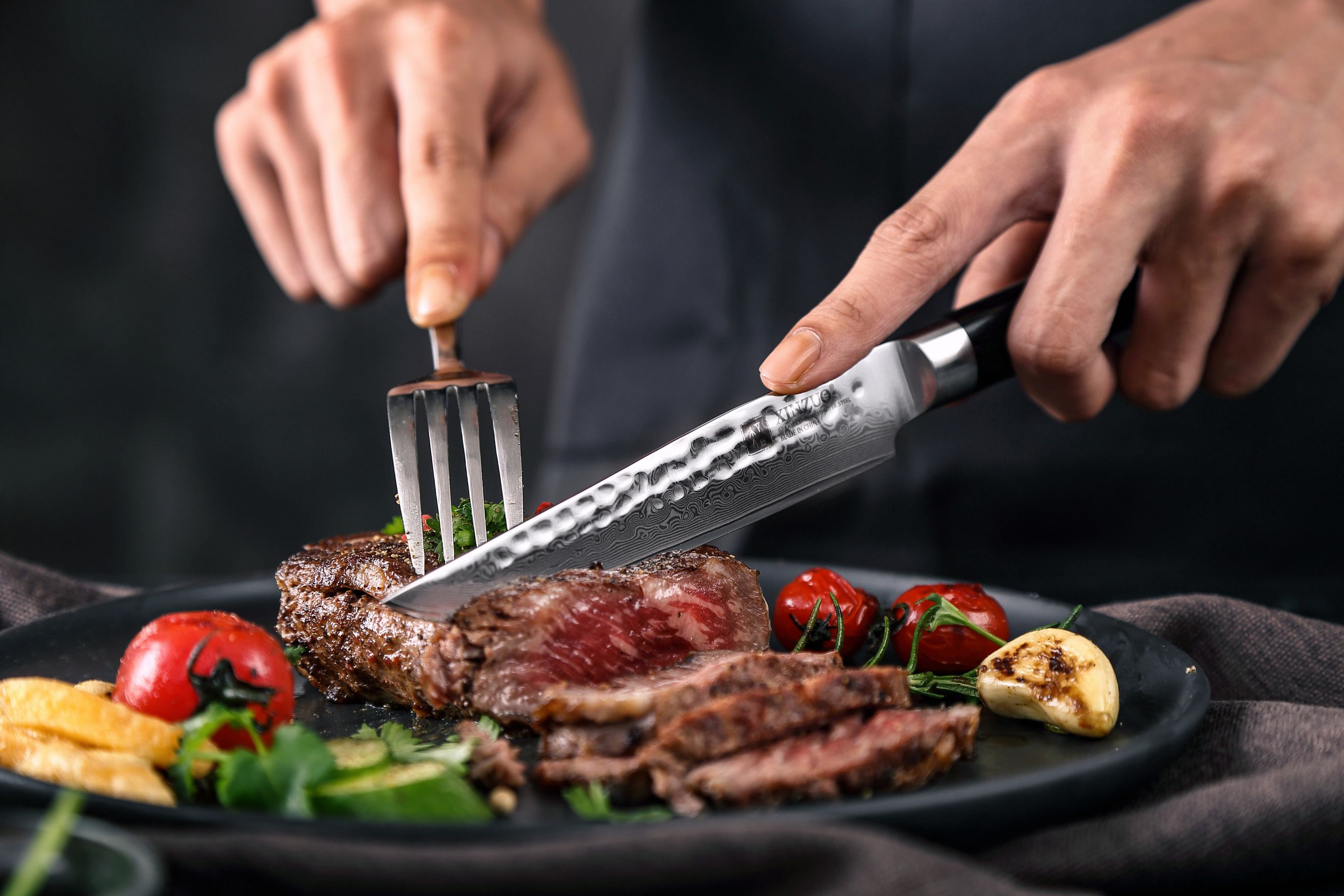 Vorschau des Steak Schneidens mit dem Steakmesser XinZuo He B1H
