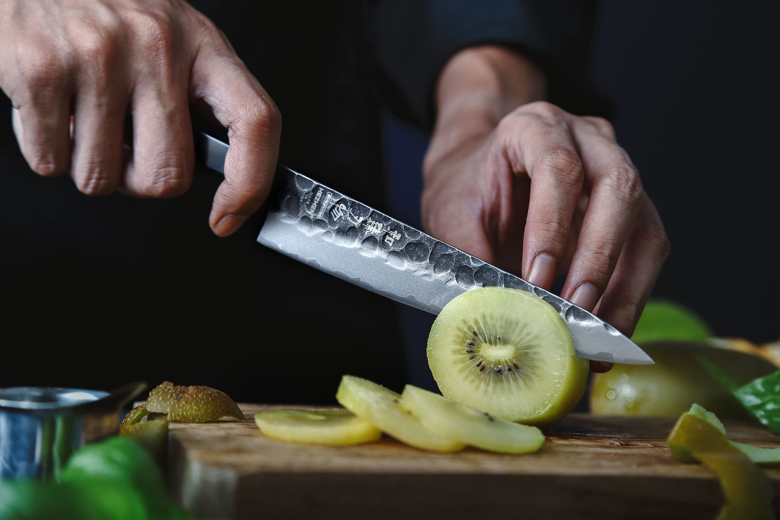 Schneiden mit dem Gemüsemesser HEZHEN PM8S