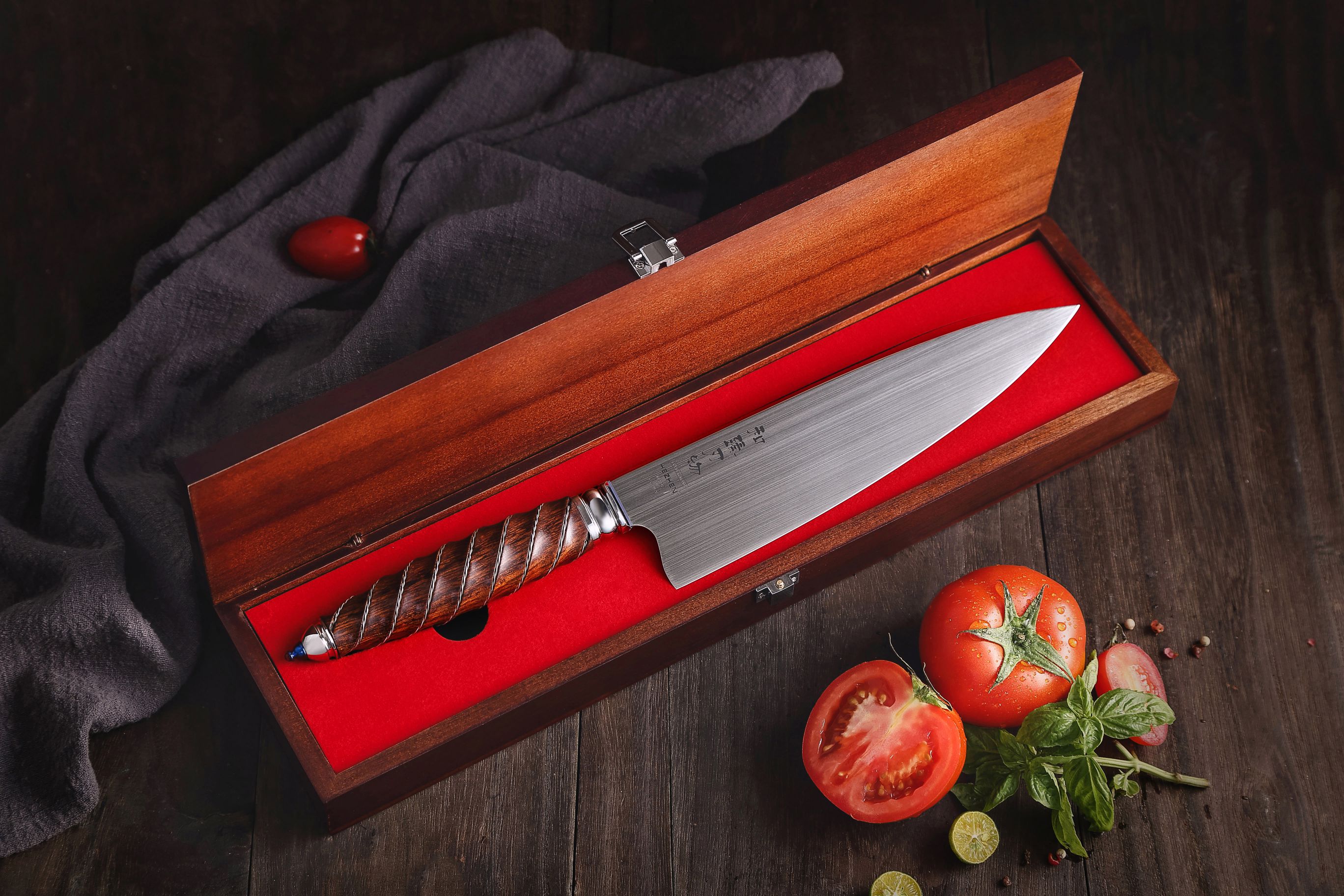  Chefmesser HEZHEN F4 ist in einer luxuriösen Holzbox verpackt