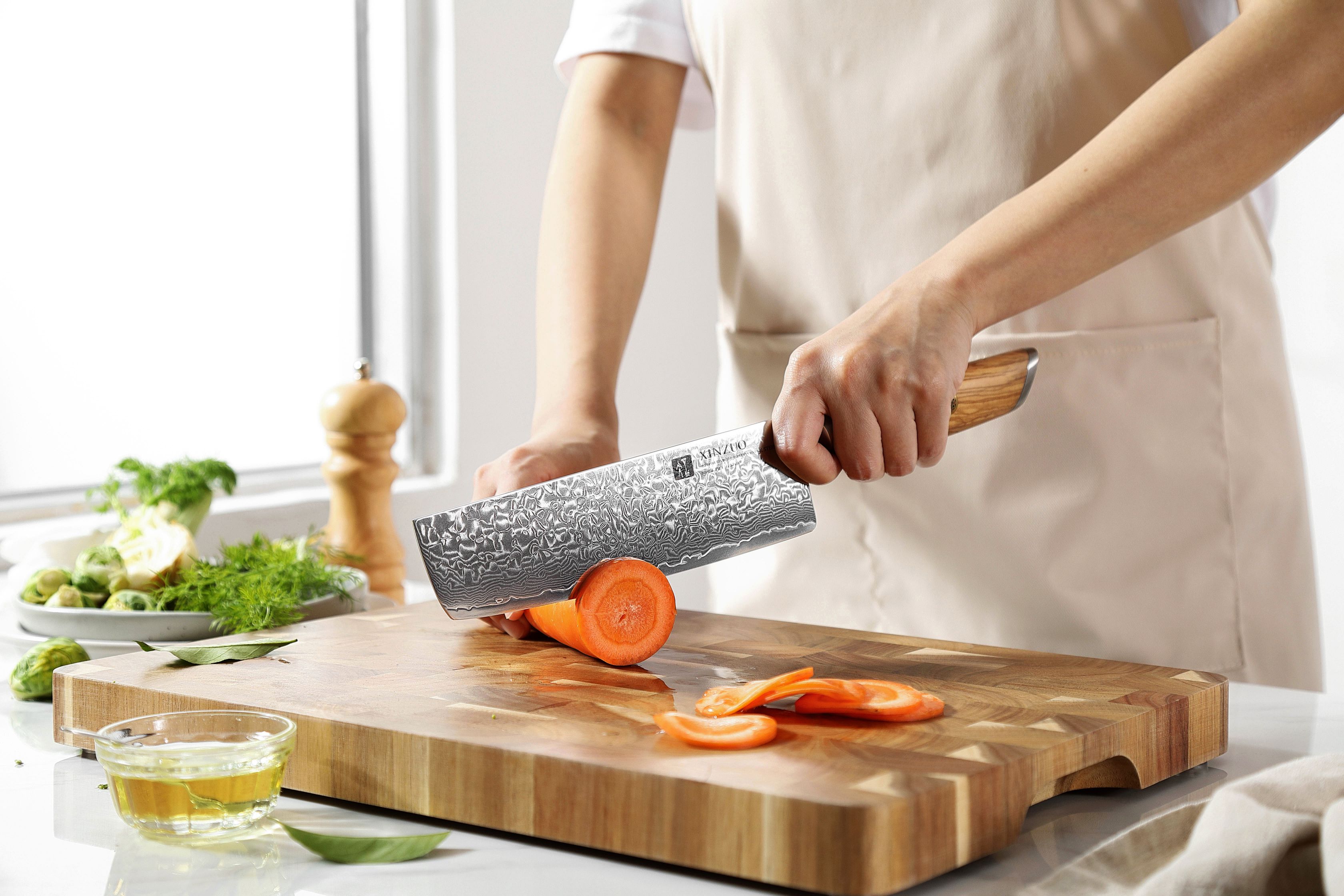 Schneiden mit dem Nakiri Messer XinZuo Lan B37