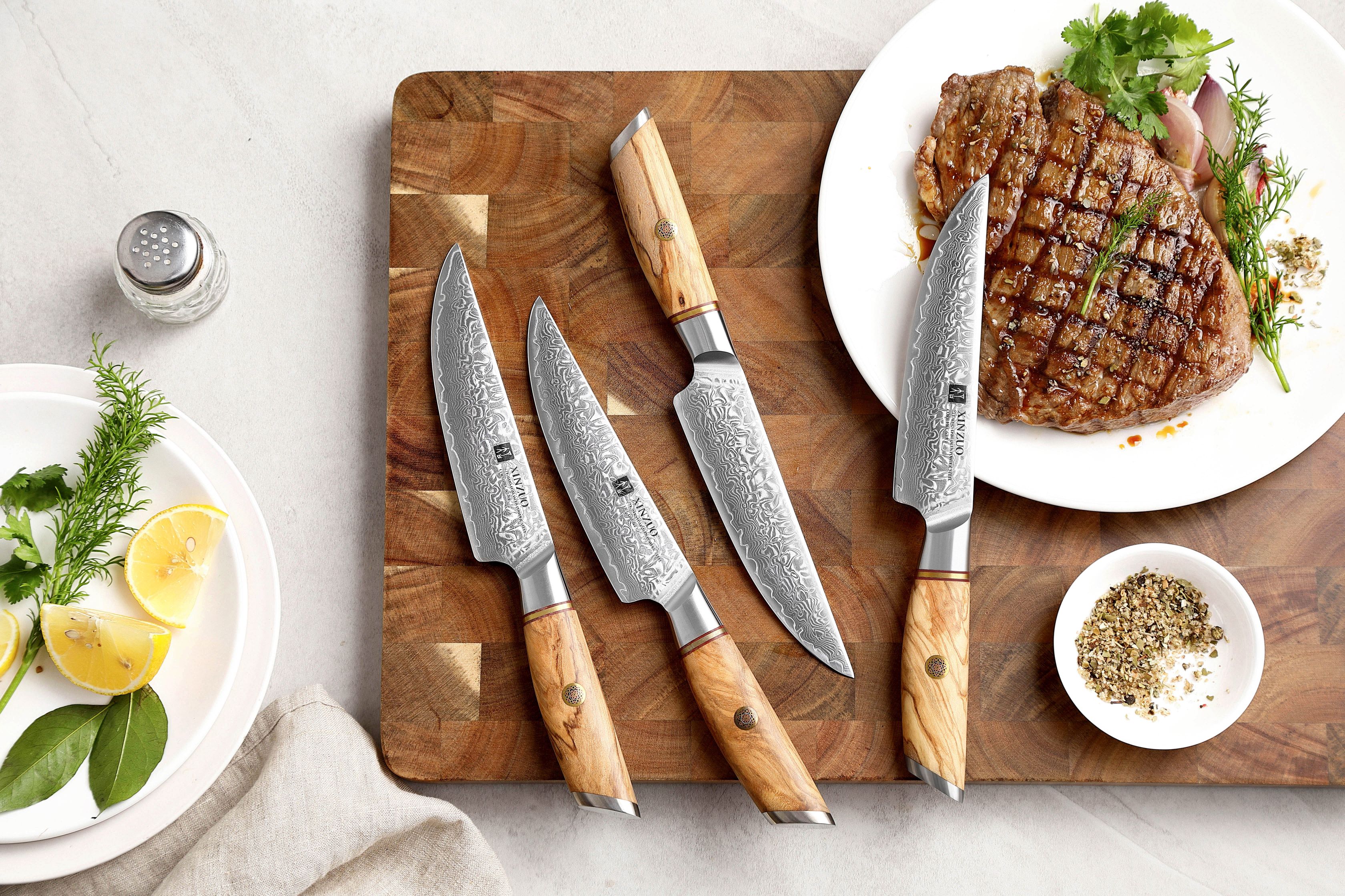 Steakmesser XinZuo Lan B37 auf dem Schneidebrett