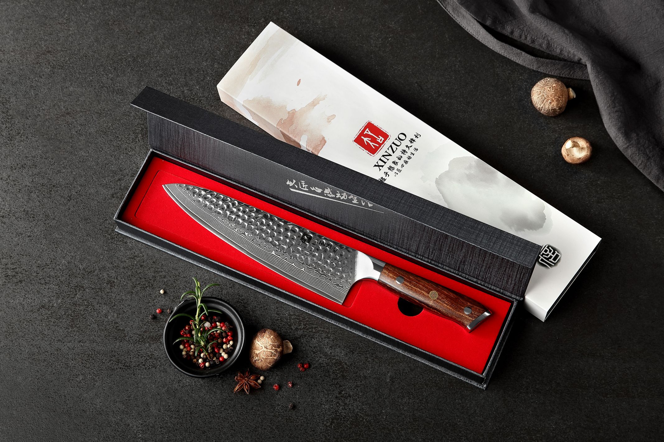 Messer XinZuo Yu B13D ist in einer luxuriösen Geschenkbox verpackt