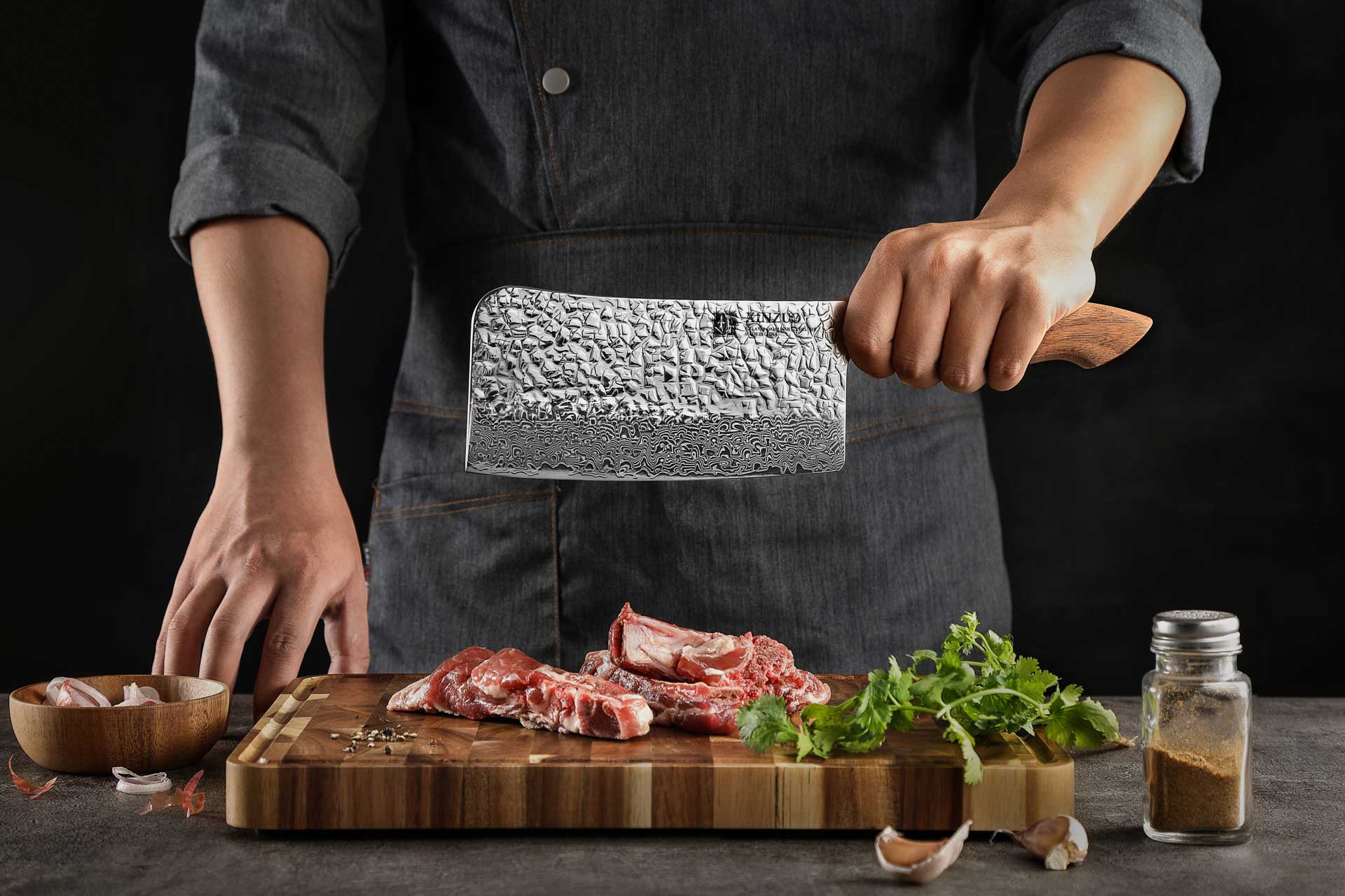 Hackmesser XinZuo Jiang B46W in der Hand