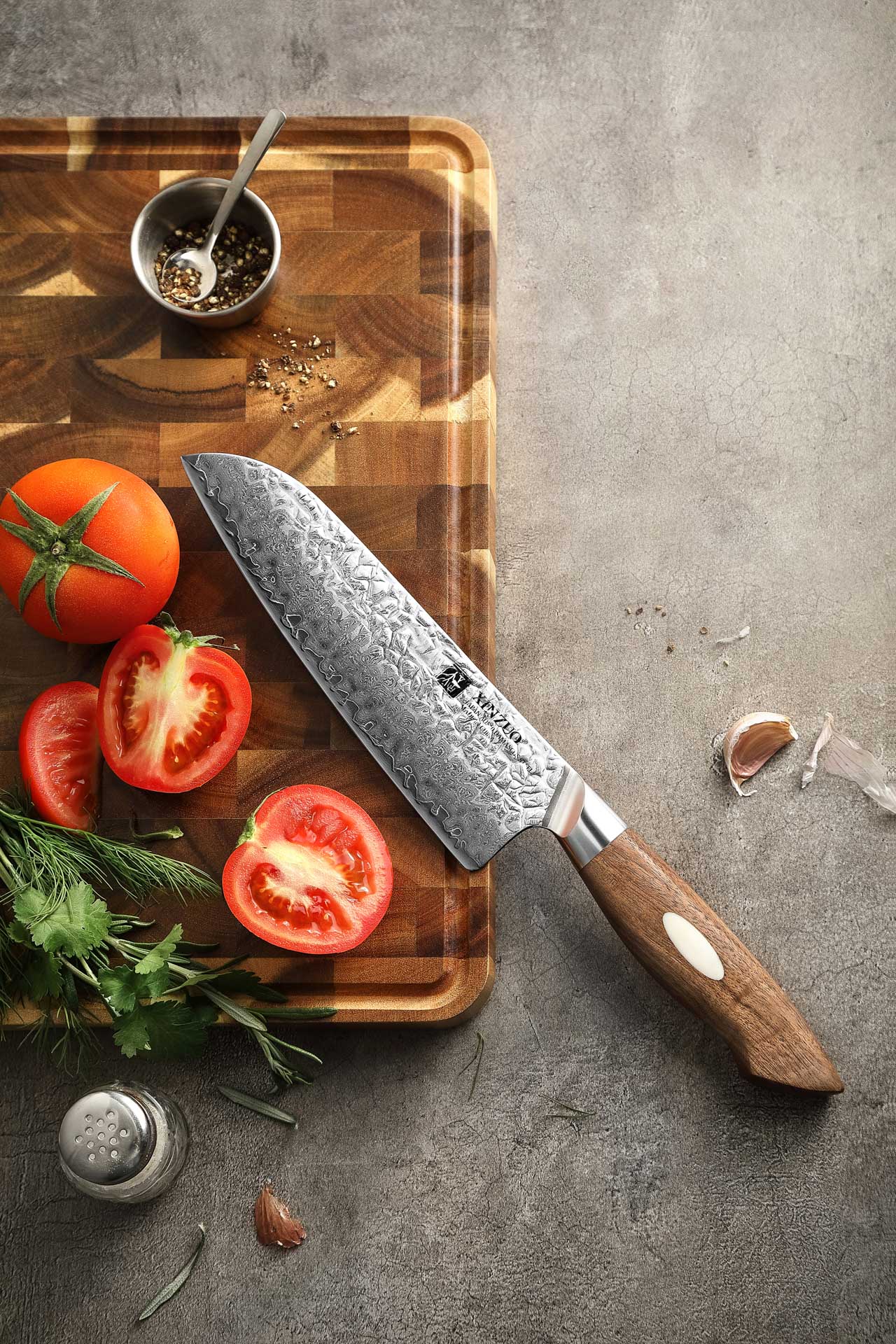 Der Griff des Santoku Messer XinZuo Jiang B46W