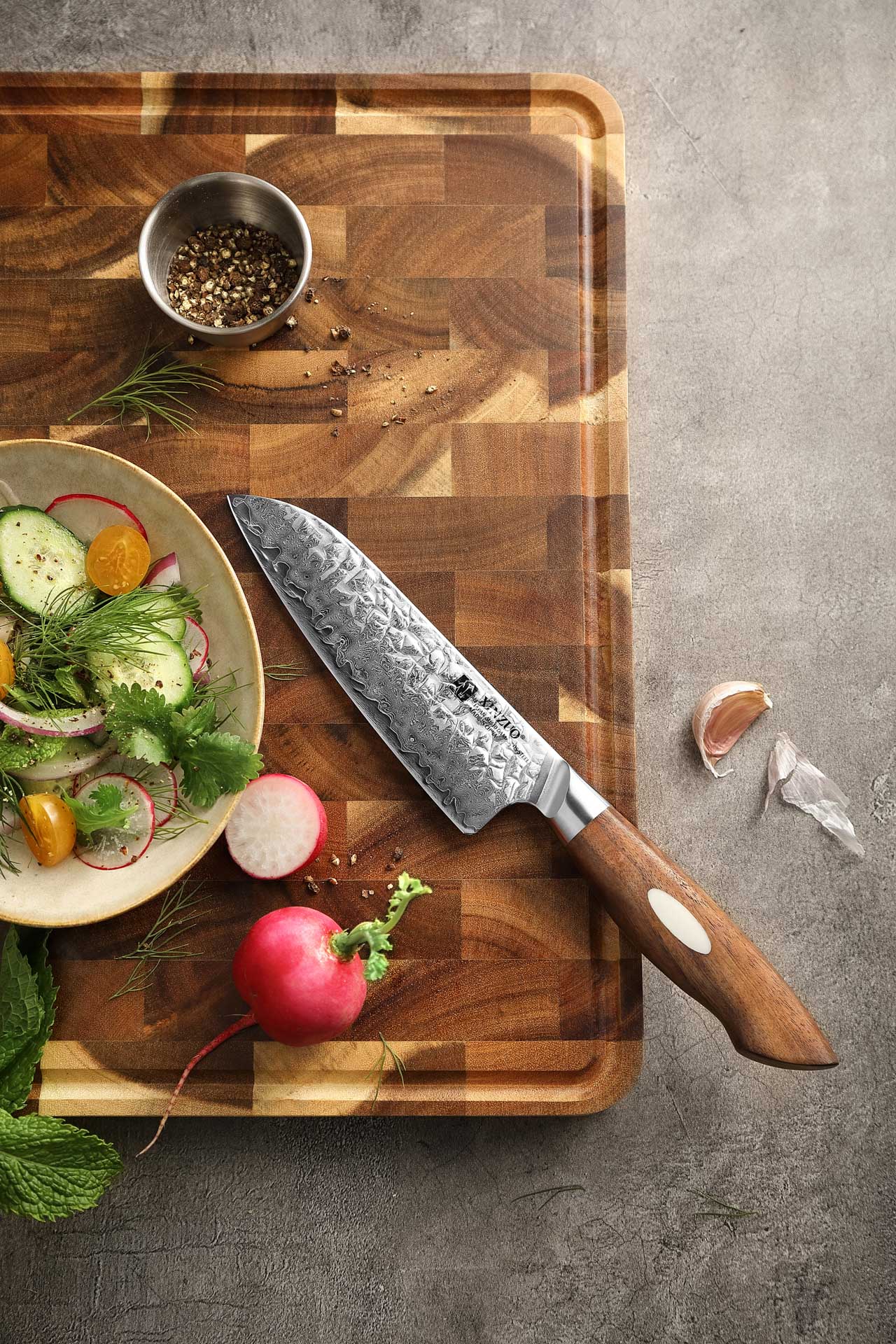 Der Griff des Santoku Messer XinZuo Jiang B46W