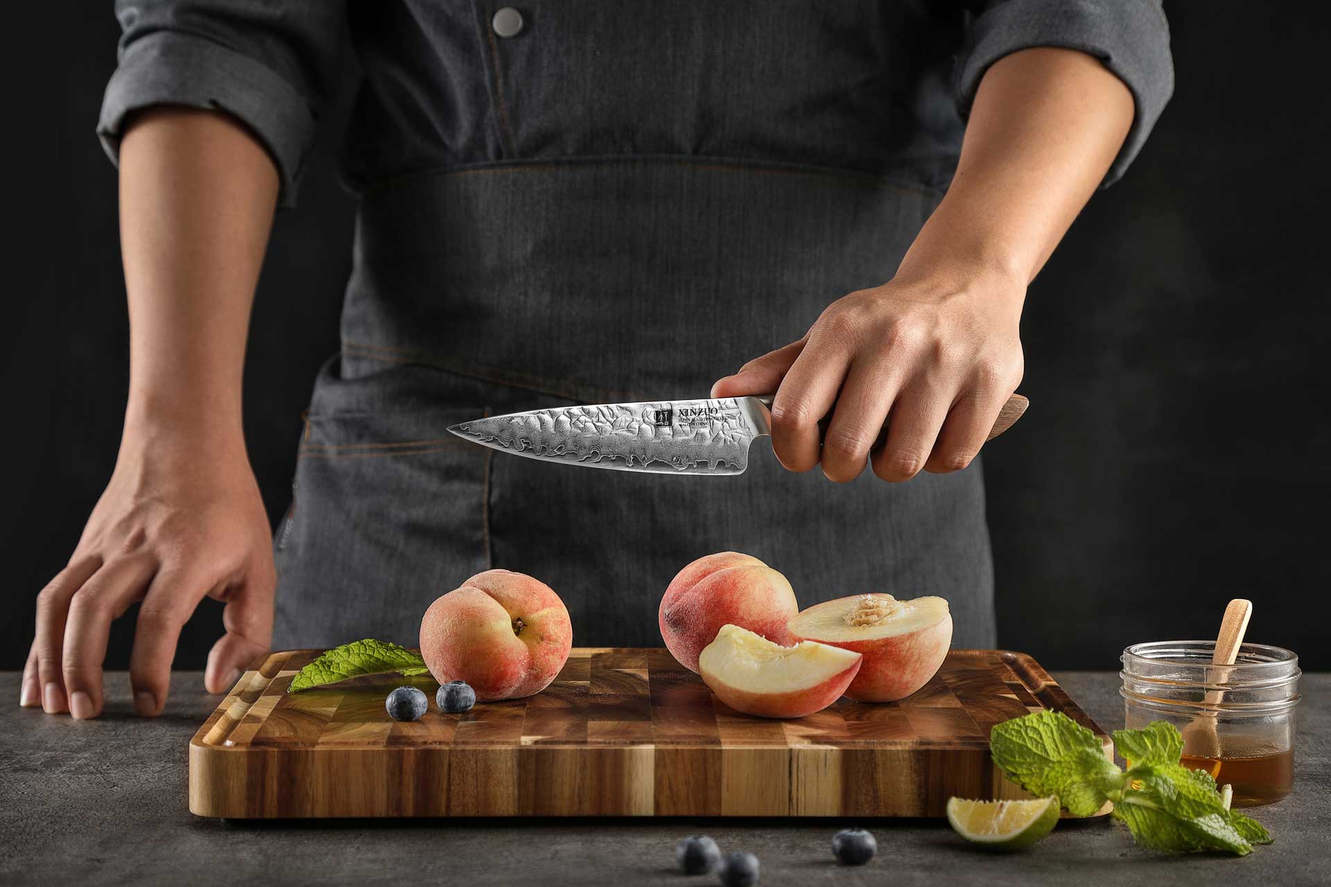 Gemüsemesser XinZuo Jiang B46W in der Hand