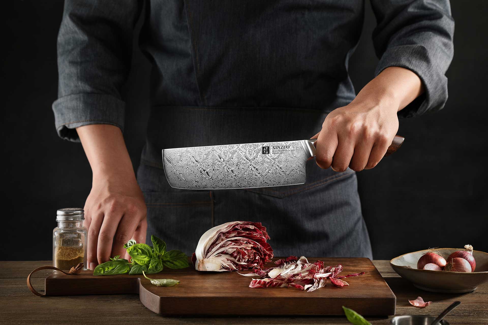 Schneiden mit dem Nakiri Messer XinZuo Jiang B46D
