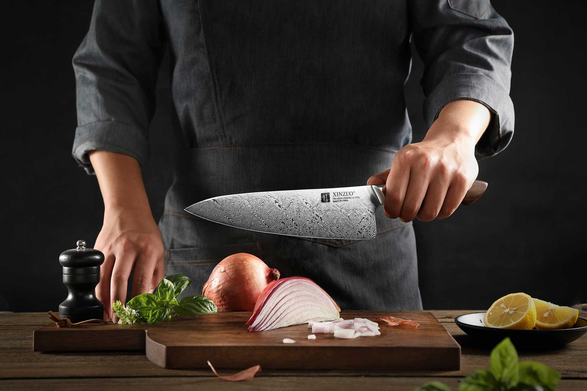 Das Messer XinZuo Jiang B46D in der Hand