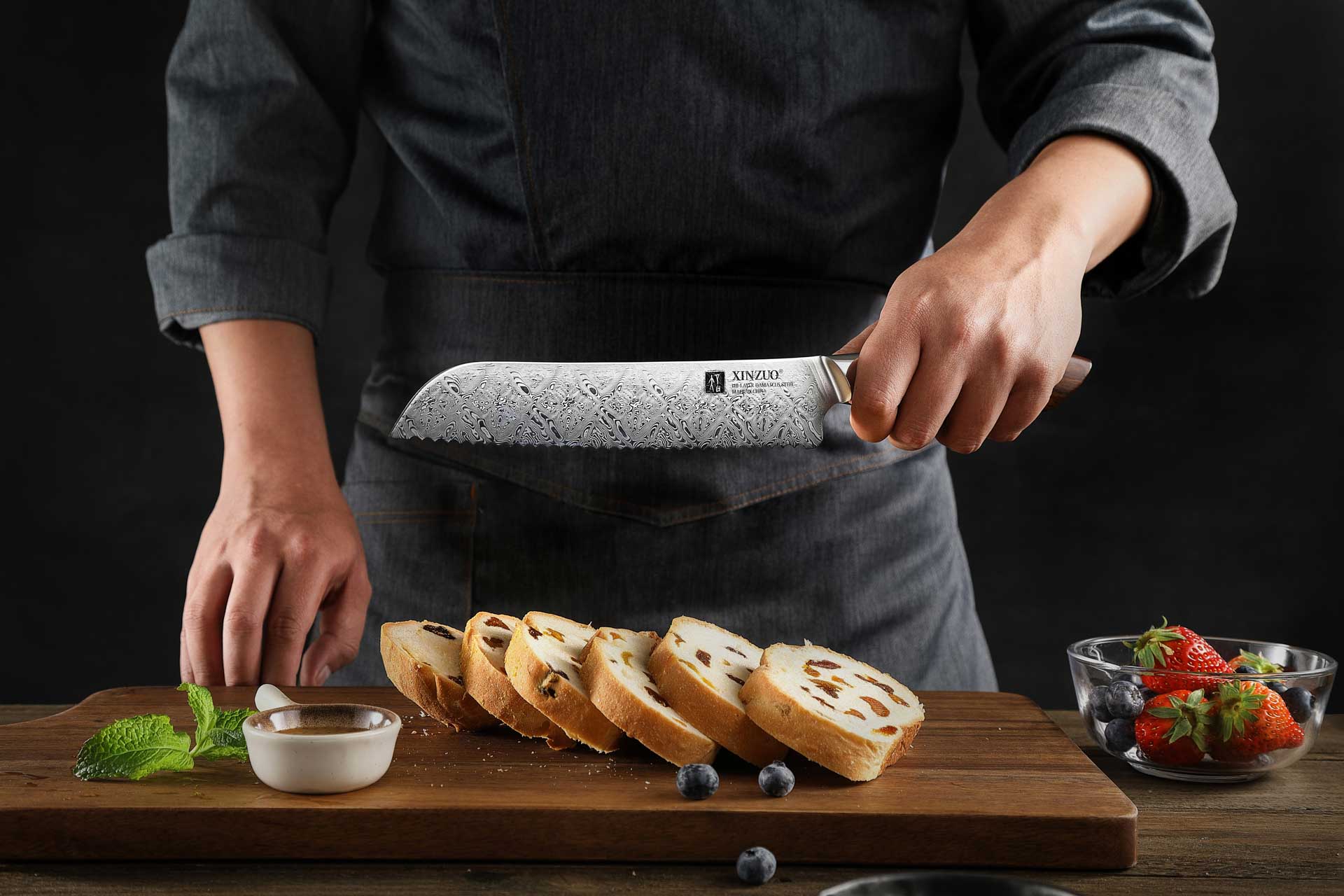 Schneiden von Gebäck mit dem Brotmesser XinZuo Jiang B46D