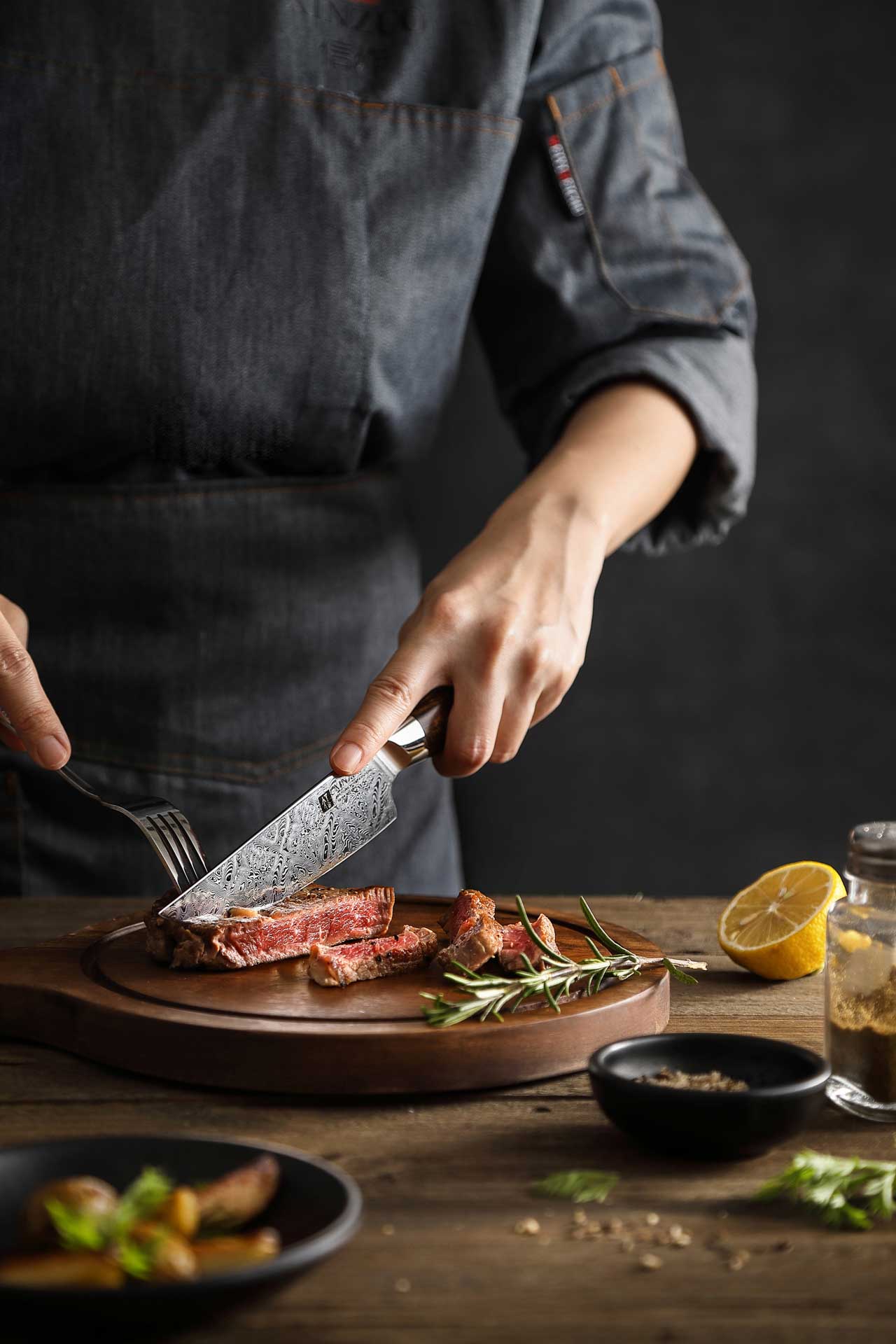 Vorschau des Steak Schneidens mit dem Steakmesser XinZuo Jiang B46D