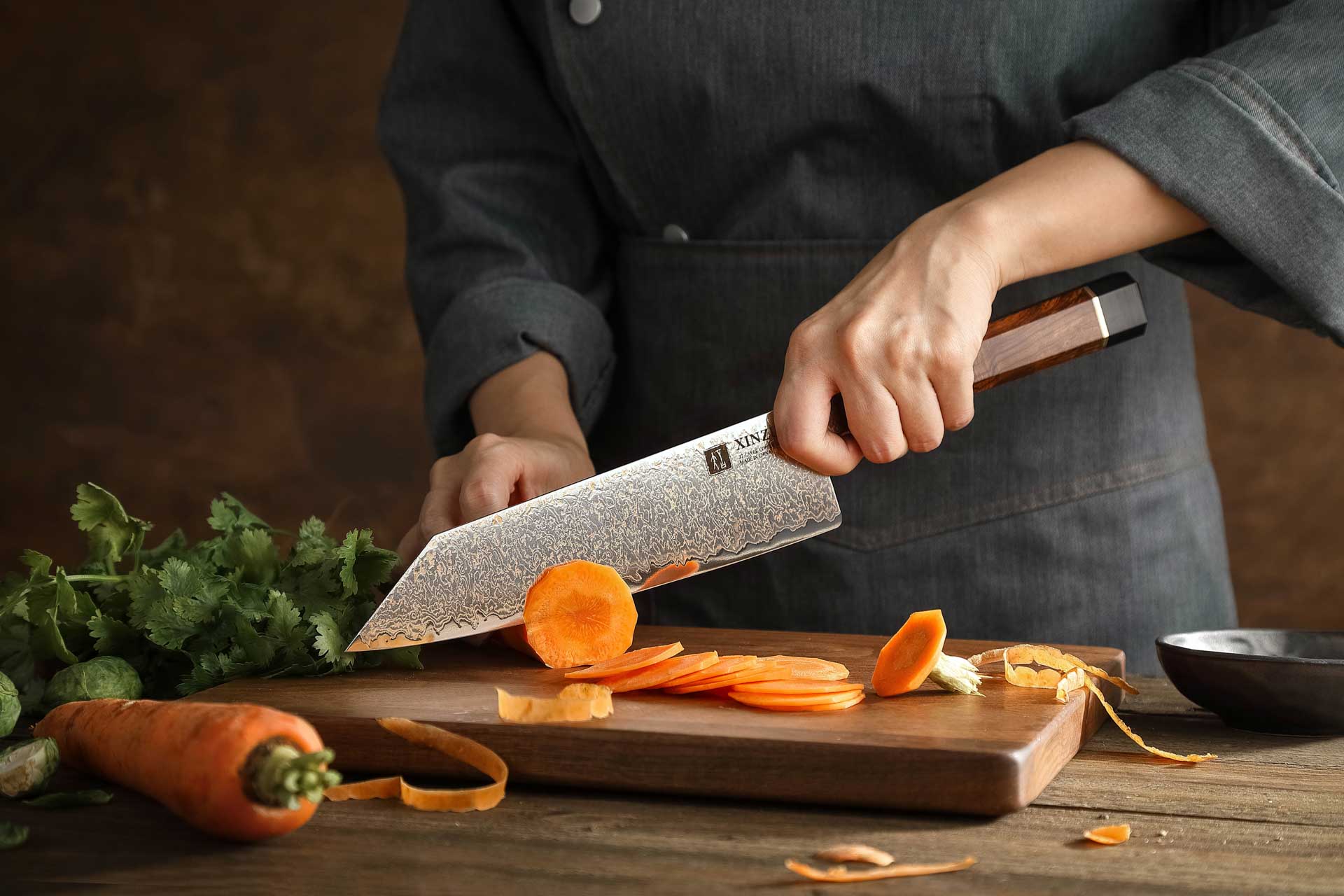 Schneiden mit dem Spezielles Kochmesser Bunka von XinZuo