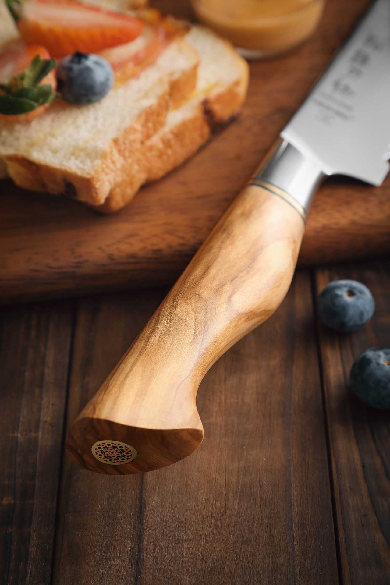 Der Griff des Brotmessers HezHen Master B30S