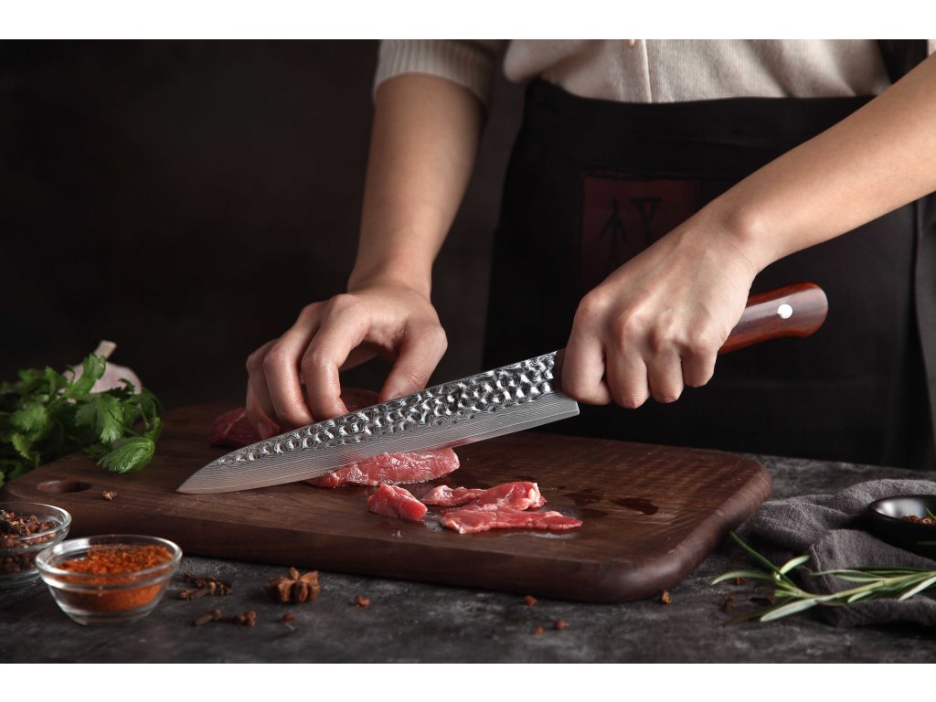 Schneiden mit dem Fleischmesser XinZuo Yun B9H