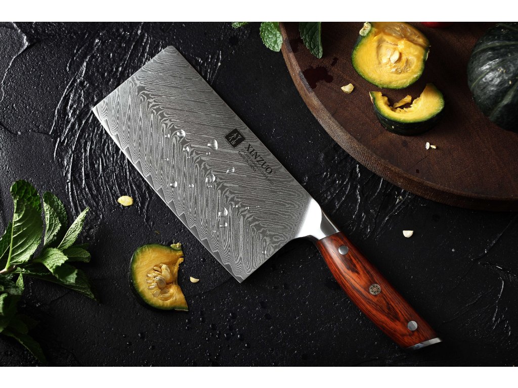 Messer TAO XinZuo Yi B27 auf dem Schneidebrett