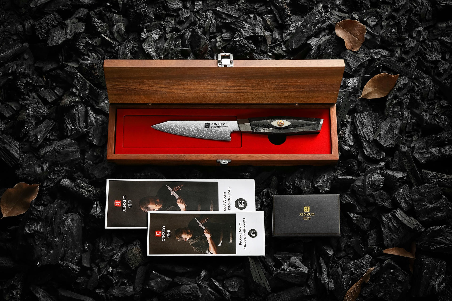 Küchenmesser aus der Serie Li ist in einer luxuriösen Holzbox