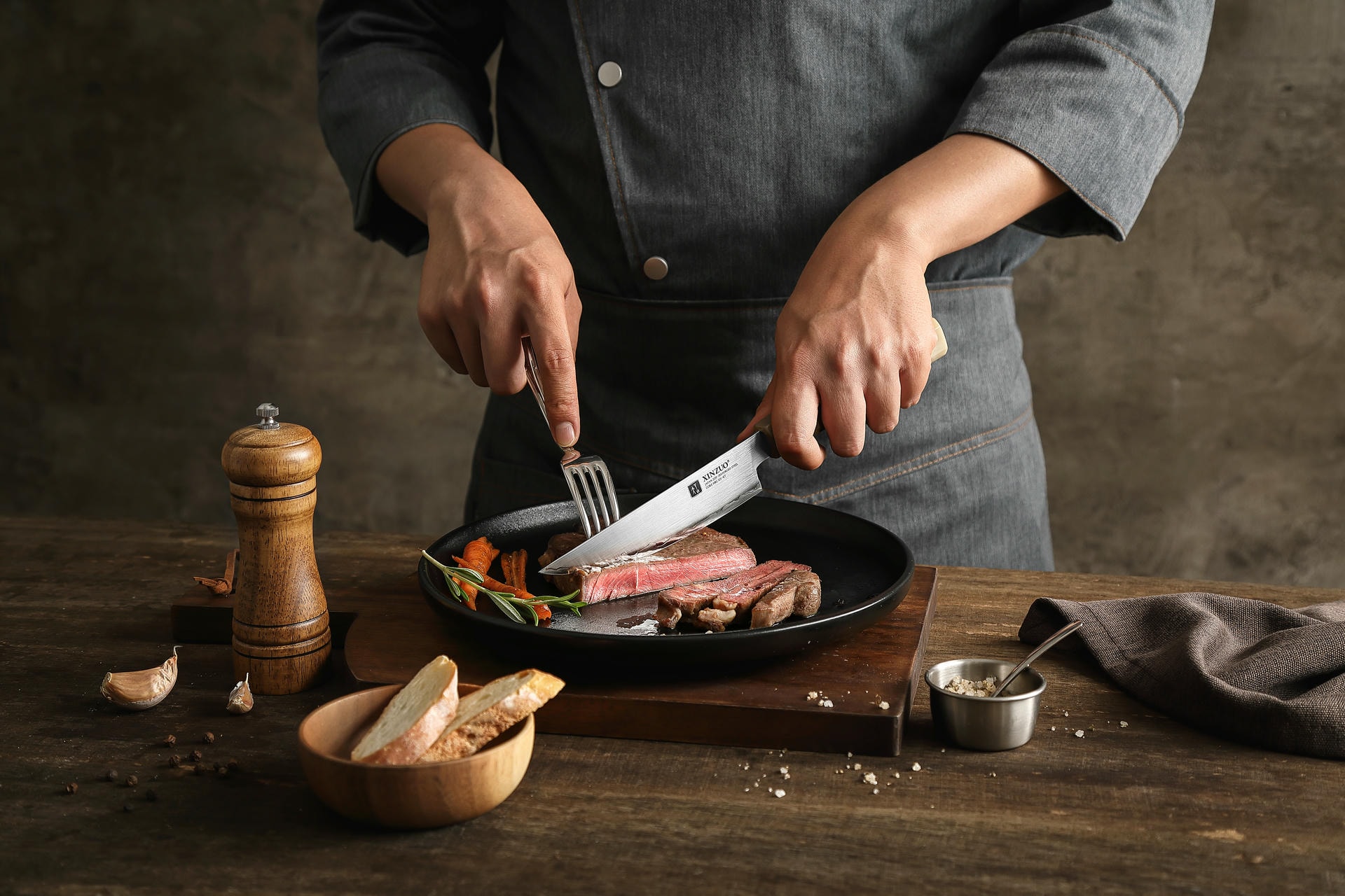 Schneiden mit dem Steakmesser XinZuo Zhen X05Z