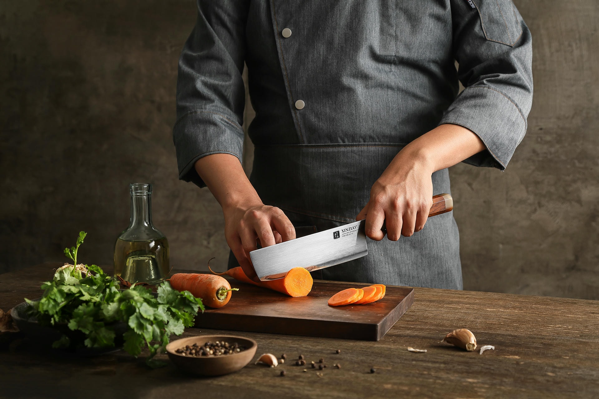 Schneiden mit dem Nakiri Messer XinZuo Zhen X05Z