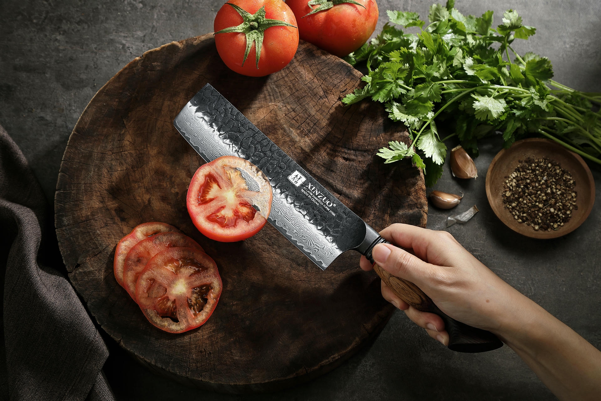 Schneiden mit dem Nakiri Messer XinZuo Mo