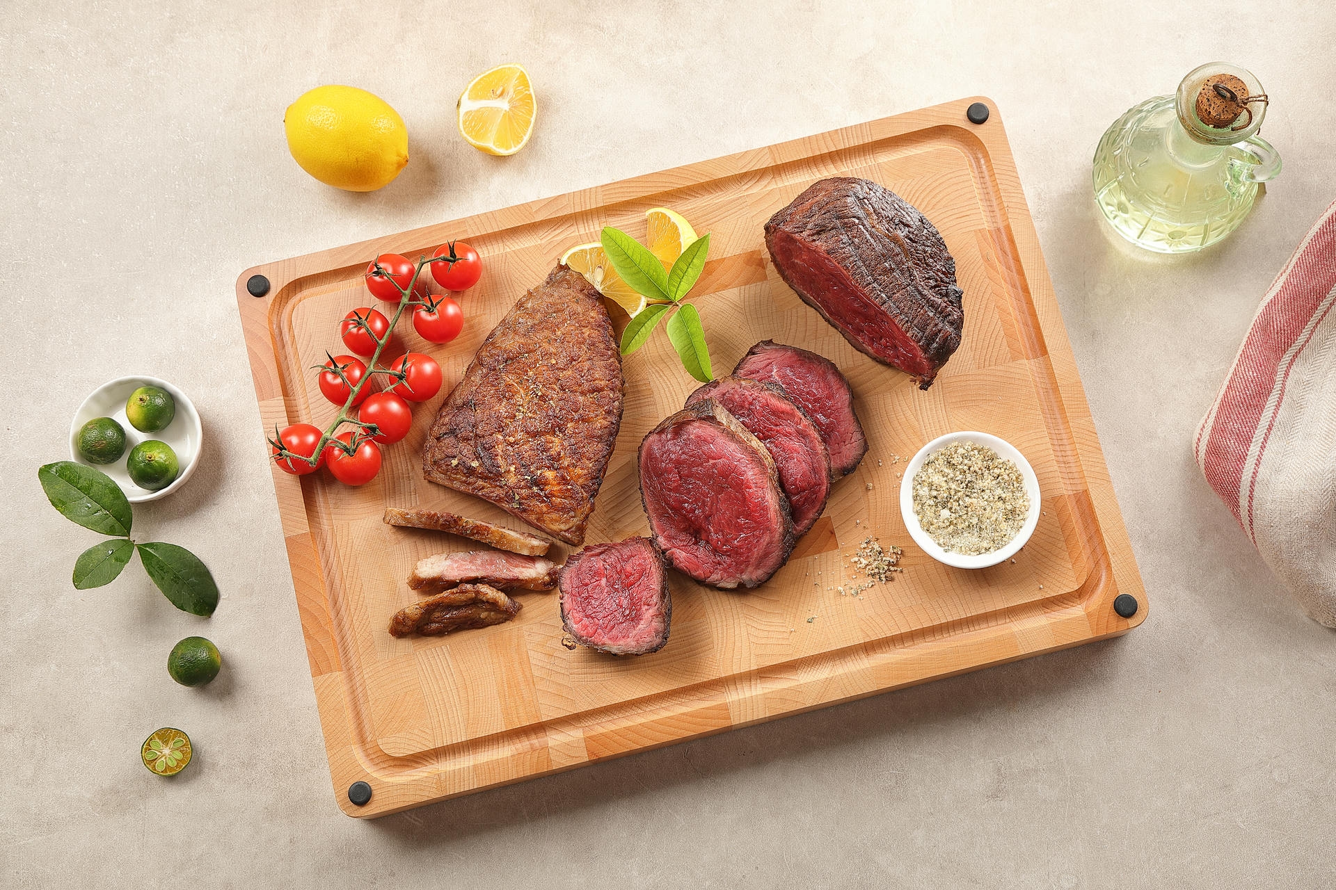 Transport von Zutaten auf einem Eichenbrett