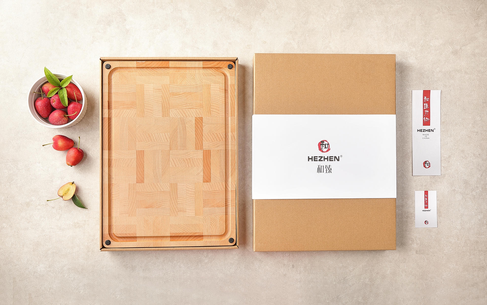 Umweltfreundliche Verpackung für Schneidebretter aus Eiche