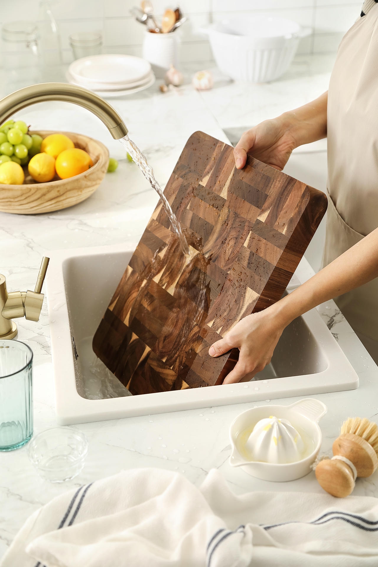 Beispiel der Reinigung eines XinZuo-Schneidebretts