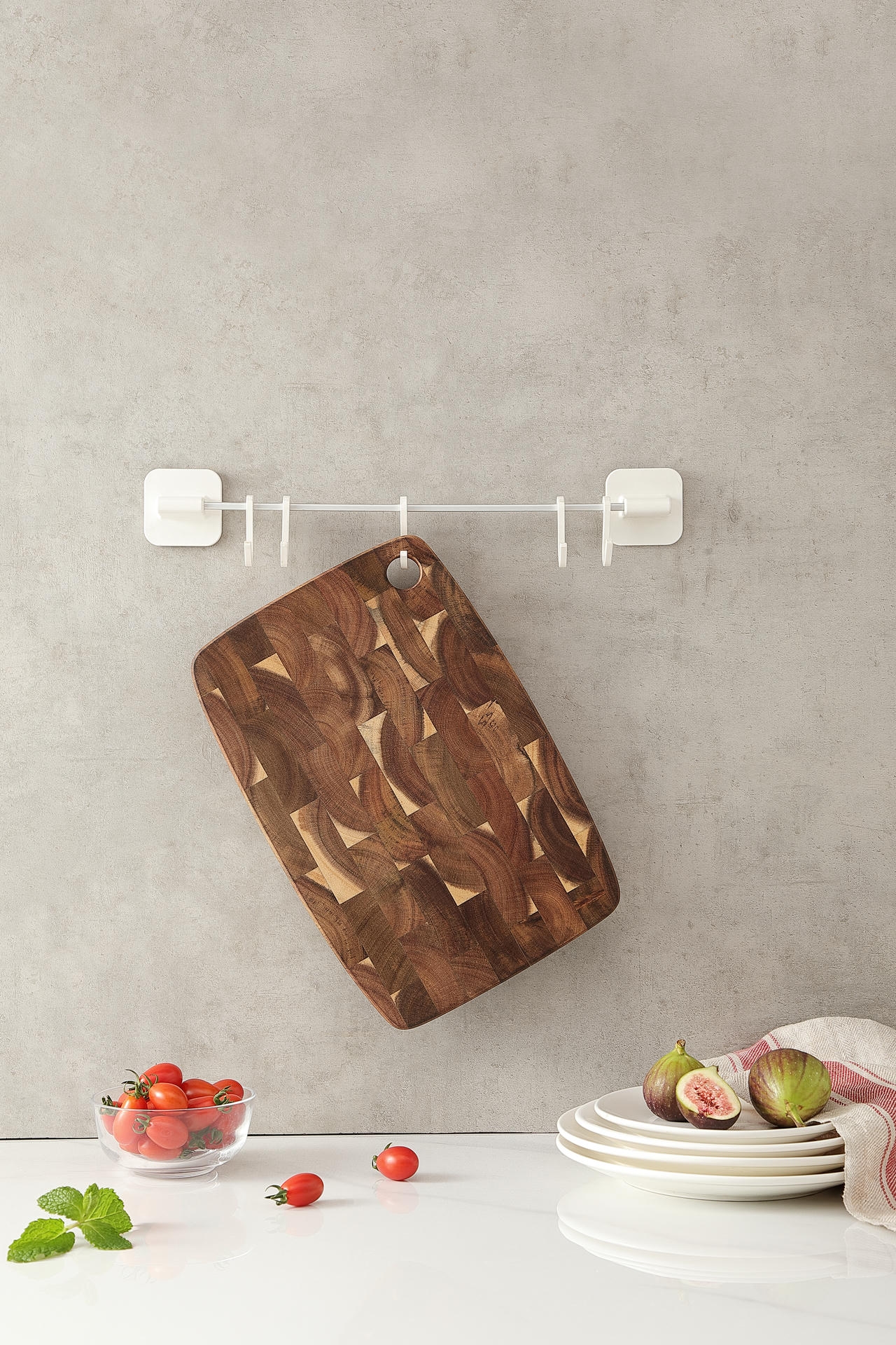 Mit praktischem Loch zum Aufhängen