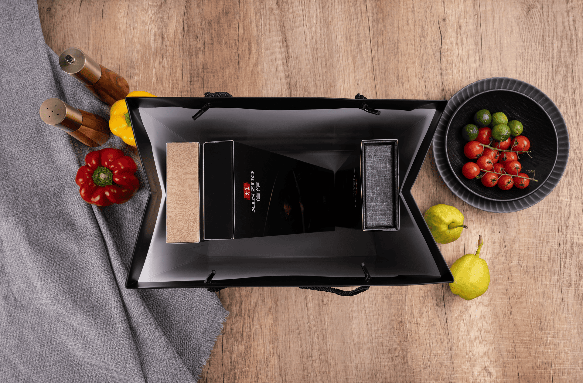 Ein Blick auf die XinZuo-Geschenktasche mit Messern