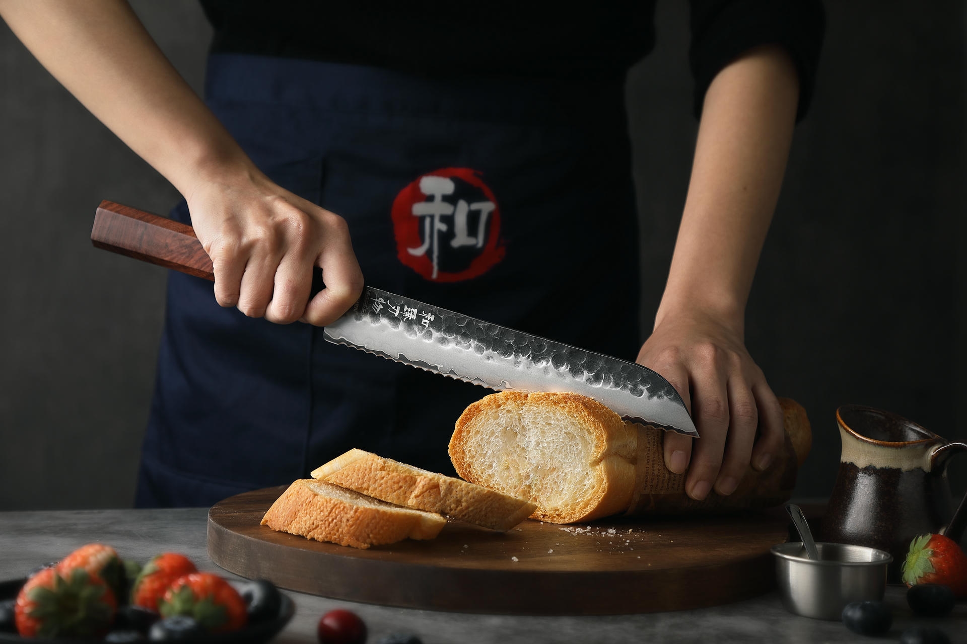 Schneiden mit dem Brotmesser HEZHEN PM8S