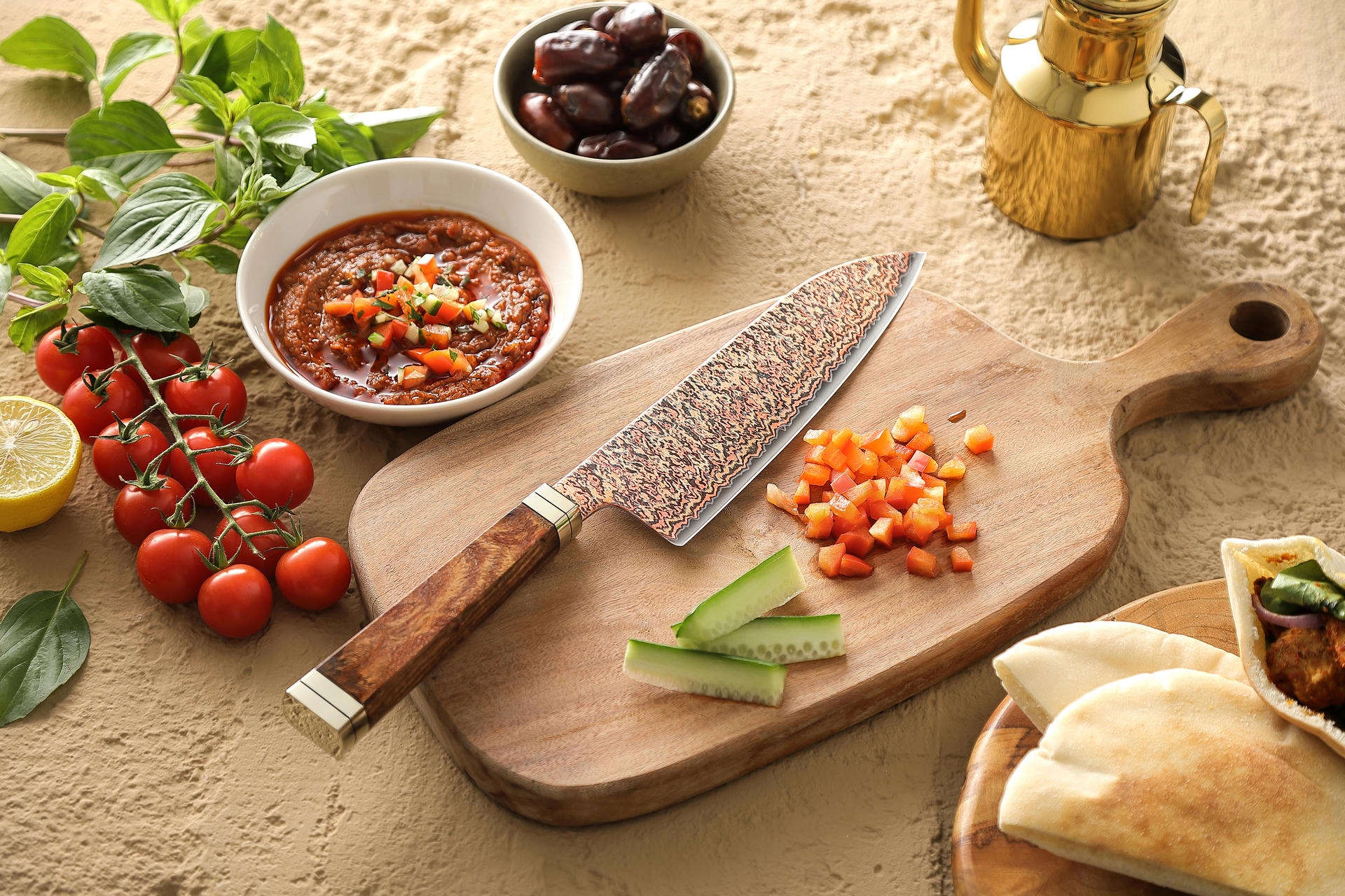 Santoku Messer XinZuo Ji X08C auf dem Schneidebrett