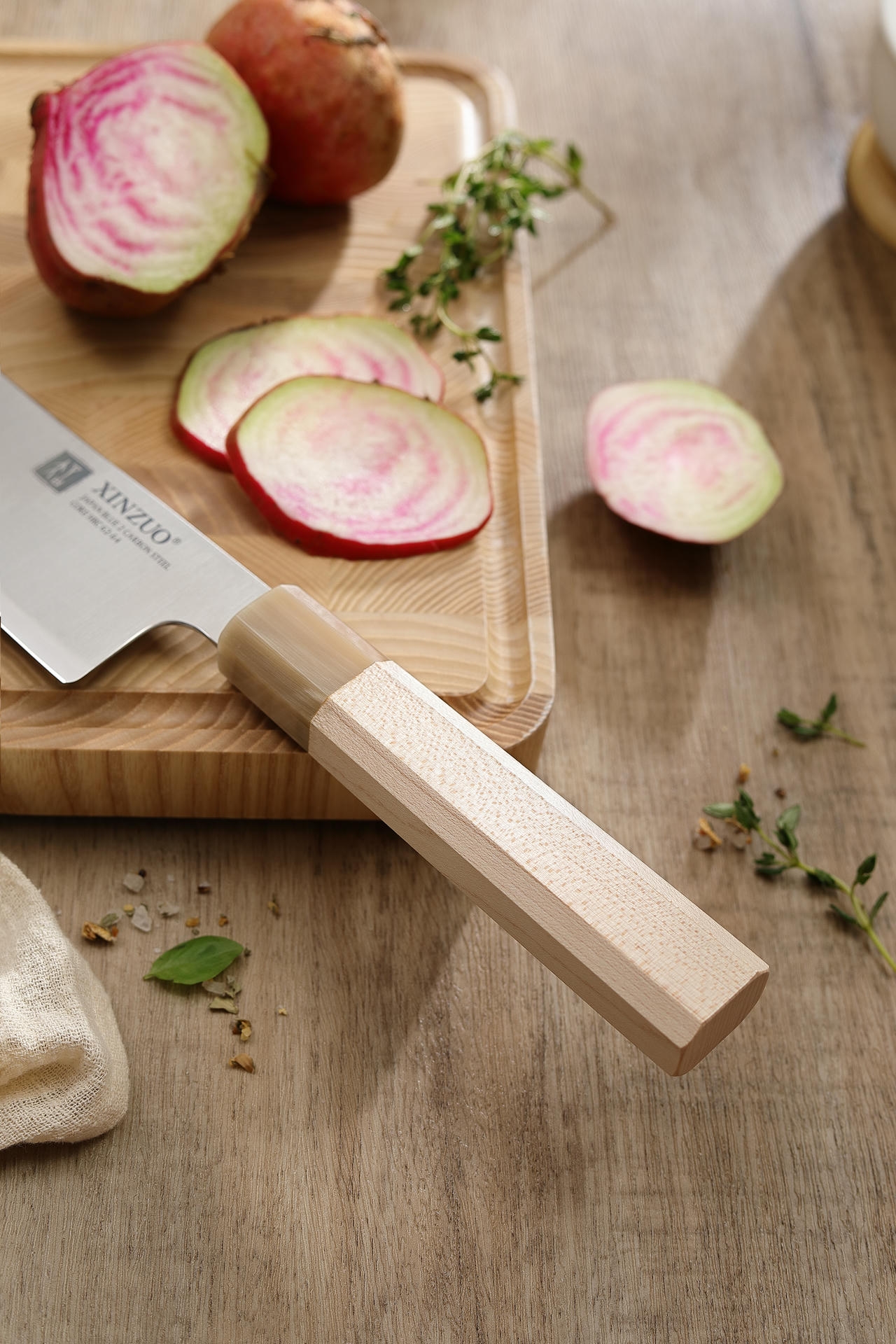 Der Griff des Santoku-Messers XinZuo Zhen QE PM8M