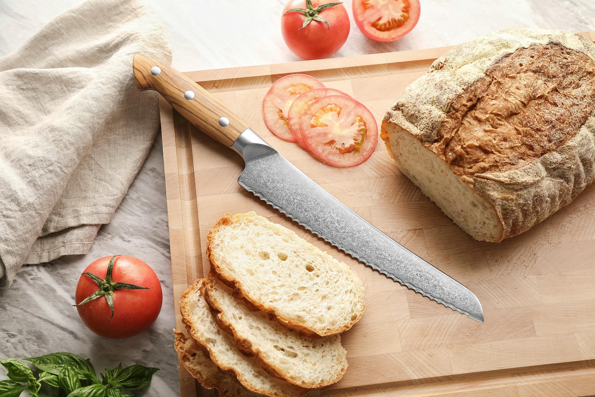 Brotmesser XinZuo Pin X02O auf dem Schneidebrett