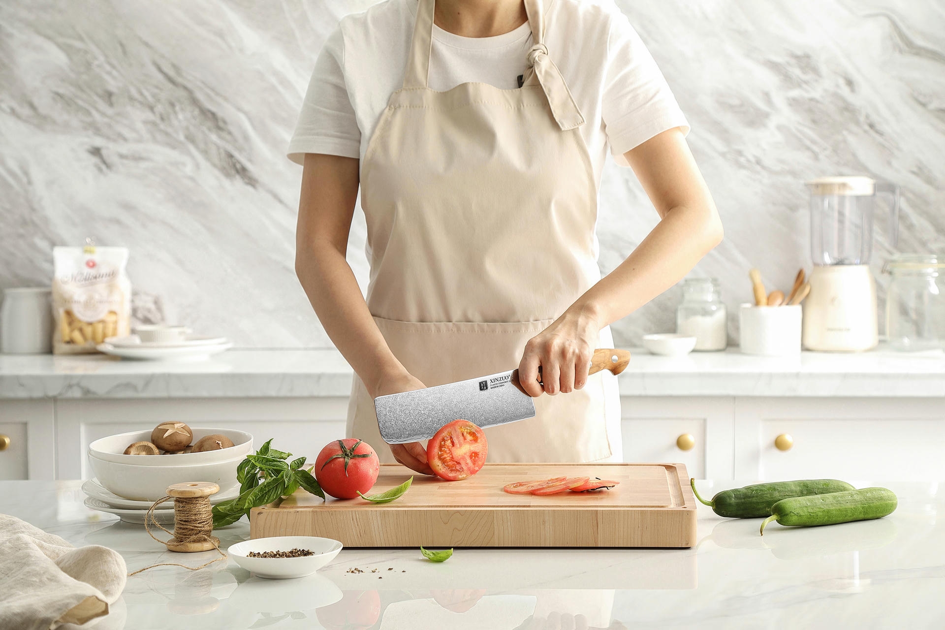 Schneiden mit dem Nakiri Messer XinZuo Pin X02O