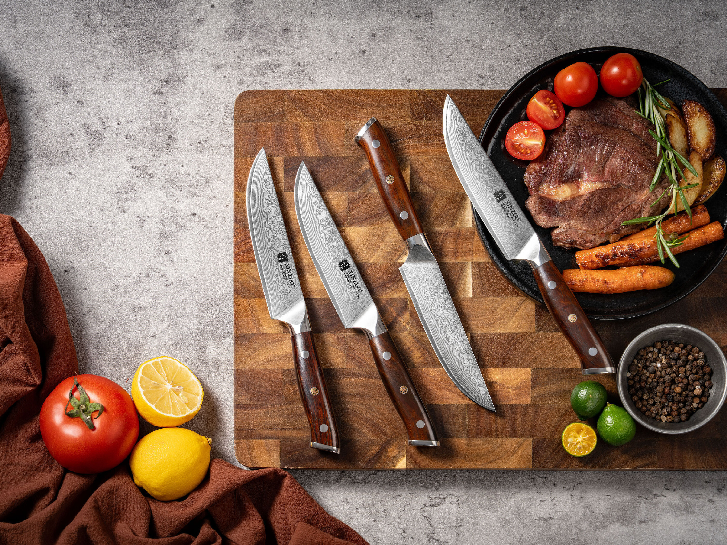 Steakmesserset XinZuo Yu B13R auf dem Schneidebrett