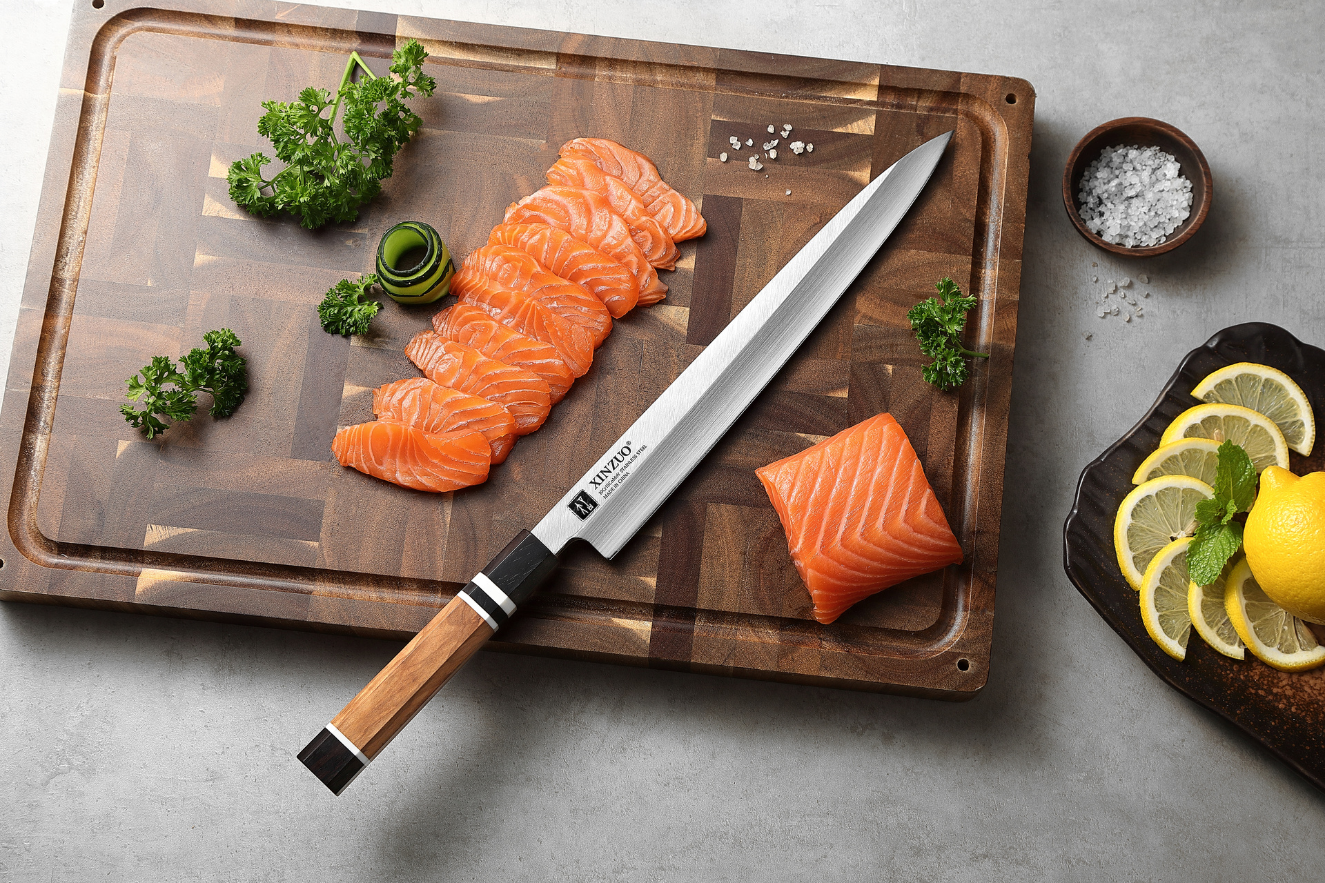 Schneiden mit dem Sashimi Messer F3S 27 cm