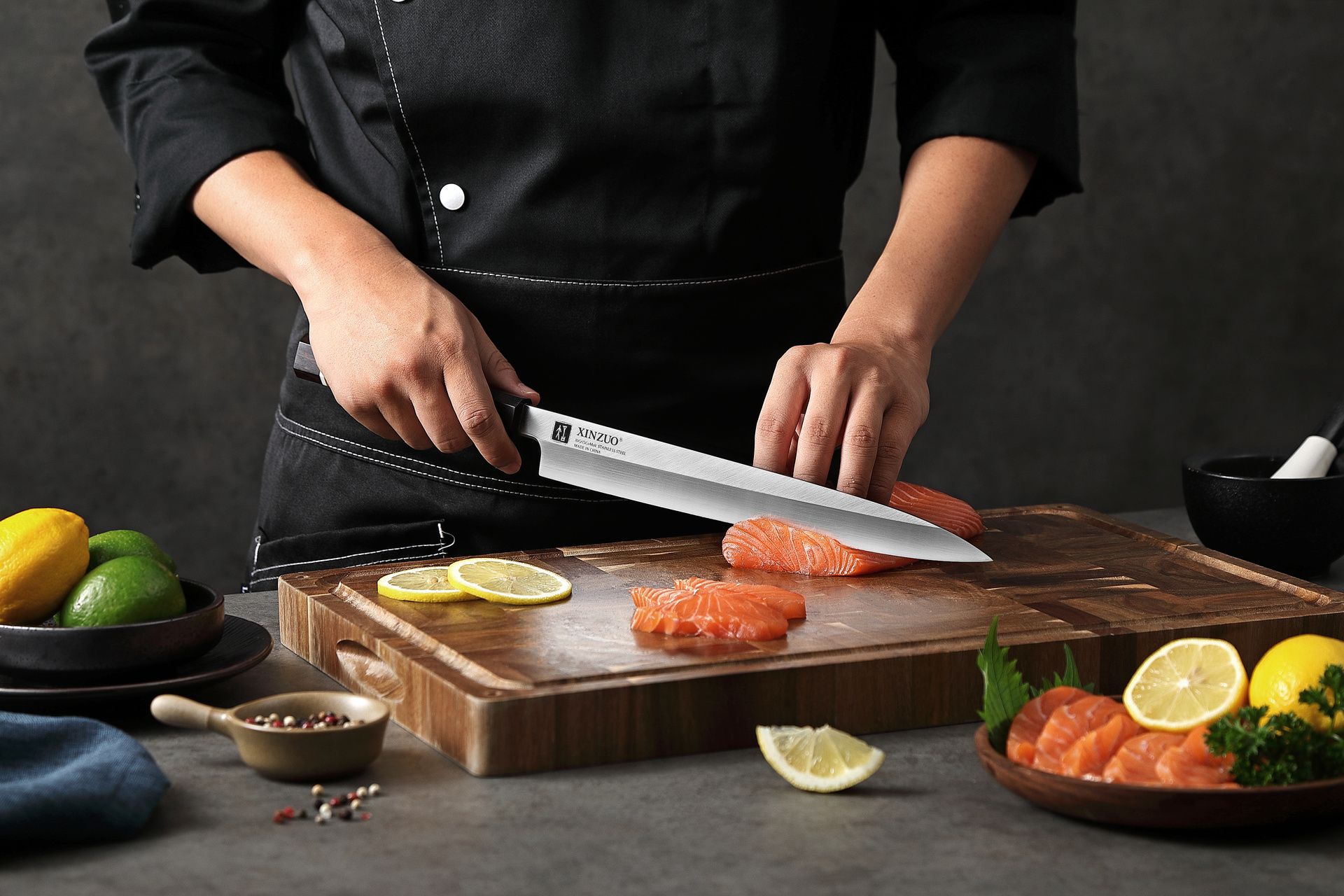 Schneiden mit dem Sashimi Messer F3S 27 cm