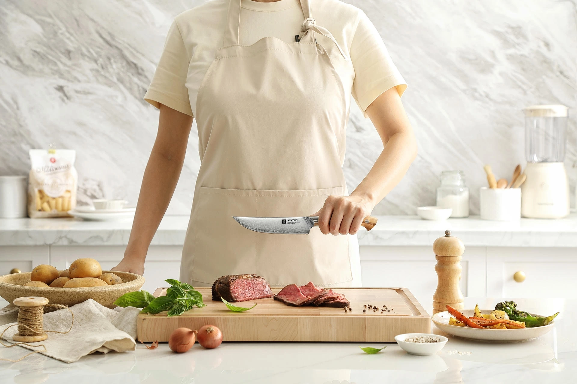 Steakmesser XinZuo Pin X02O in der Hand