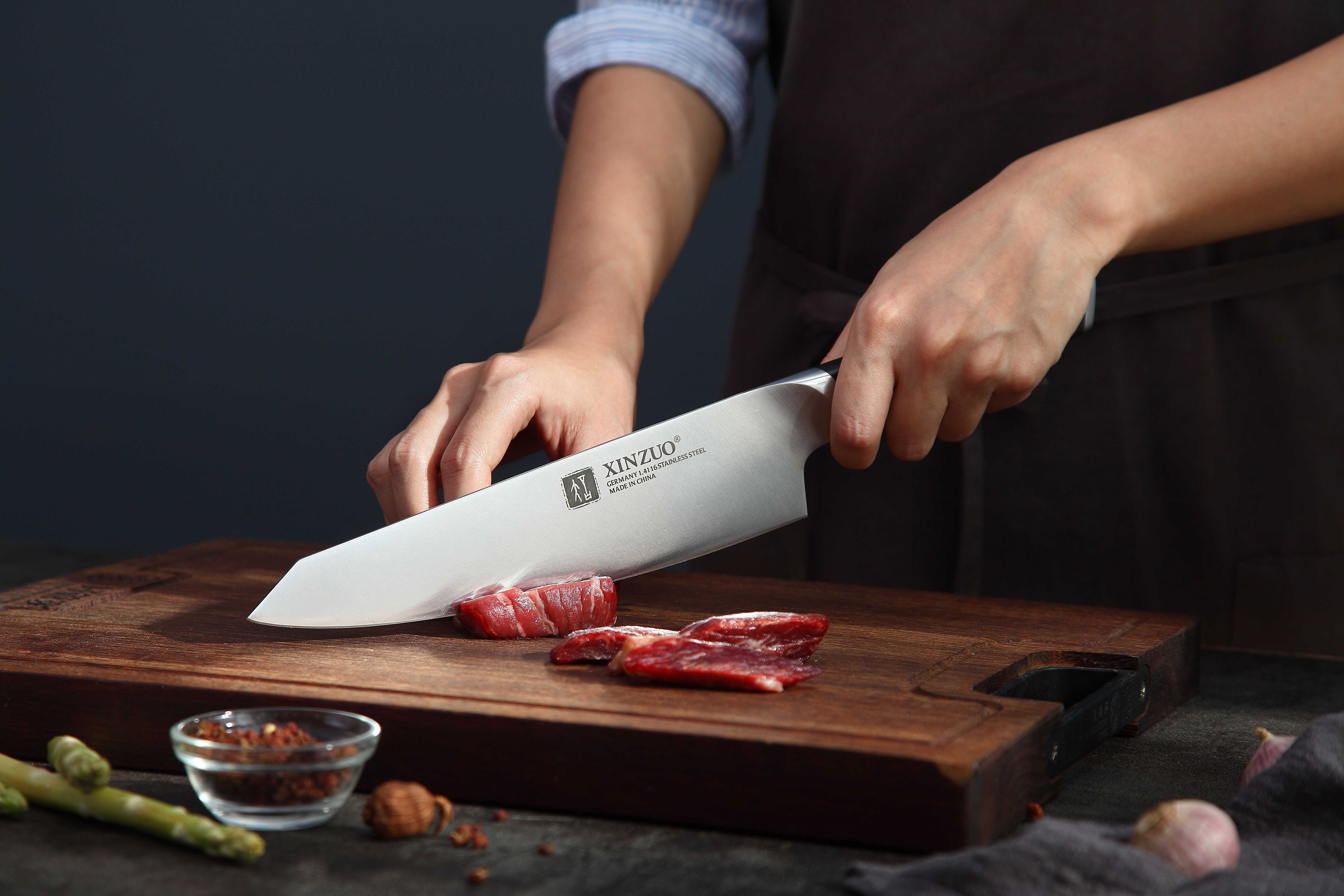 Schneiden mit dem Kochmesser XinZuo Rui B5 21 cm