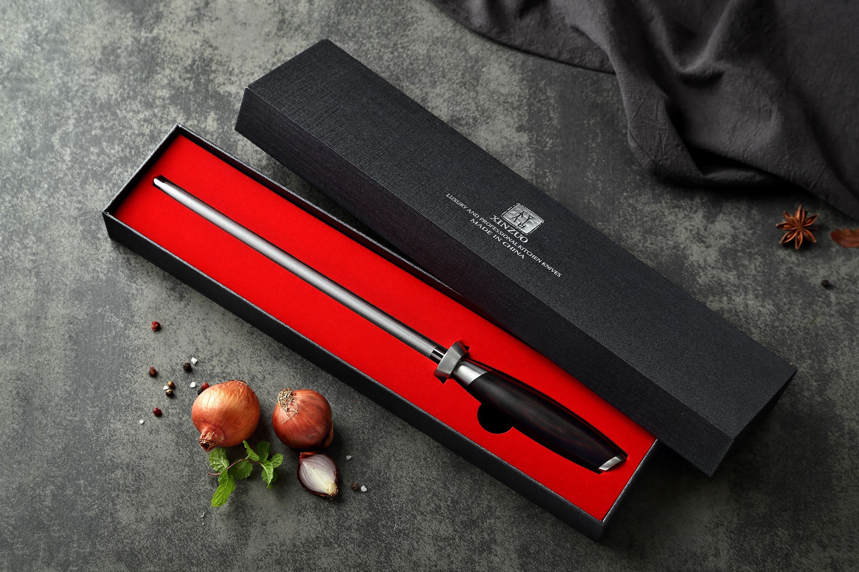 Wetzstahl XinZuo ist in einer eleganten Geschenkbox verpackt.