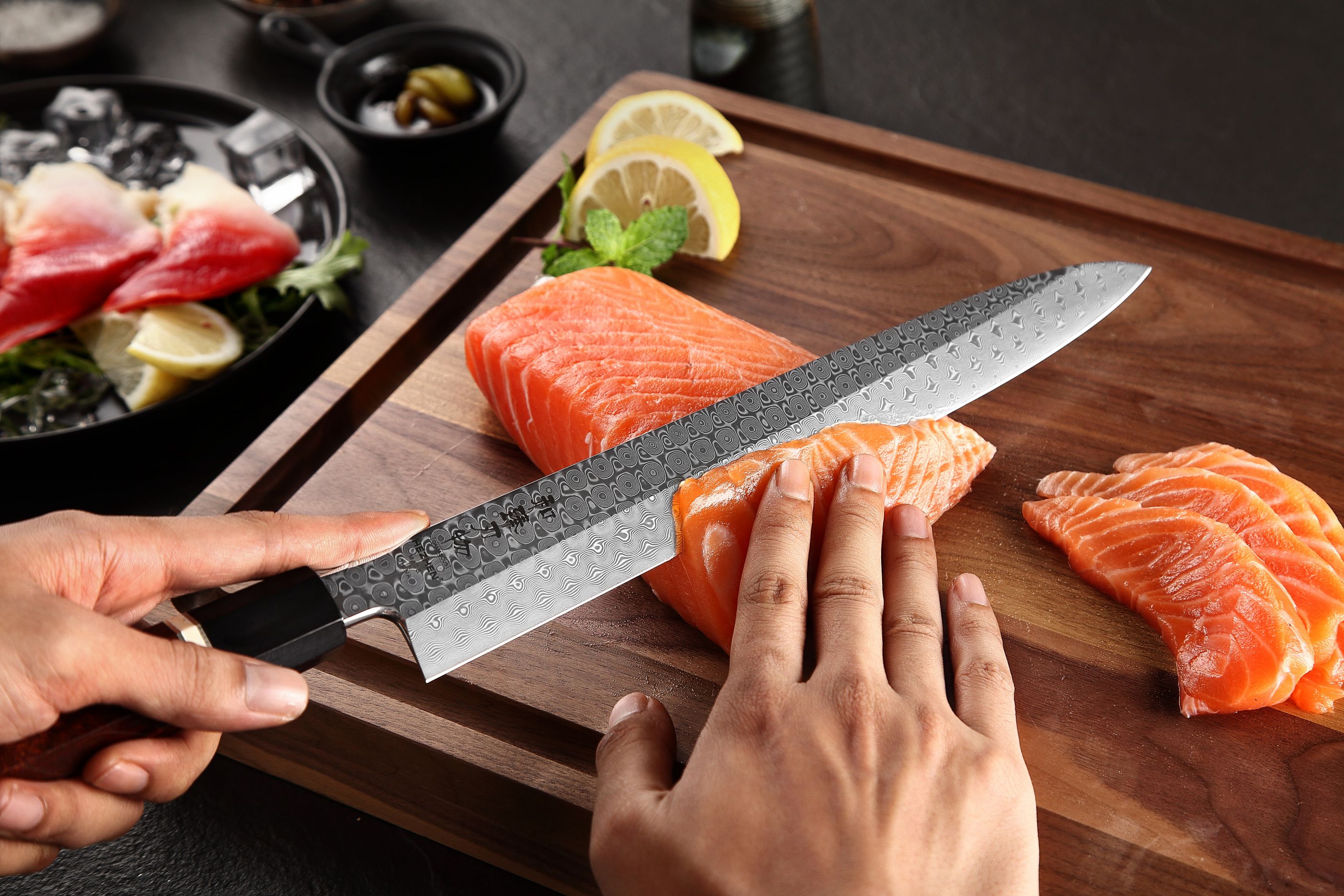Schneiden mit dem Sashimi Messer HEZHEN F3