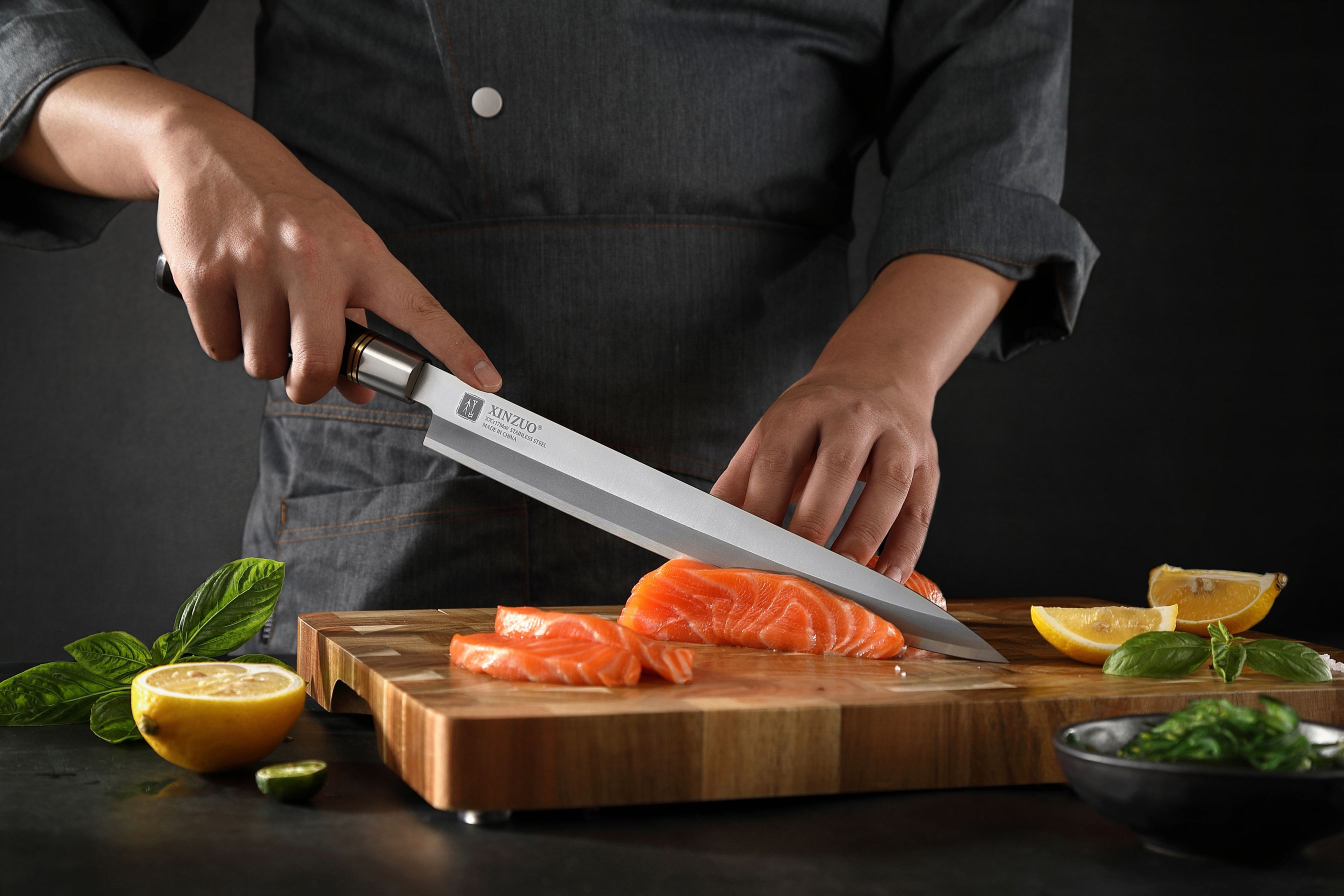 Schneiden mit dem XinZuo Sashimi Messer