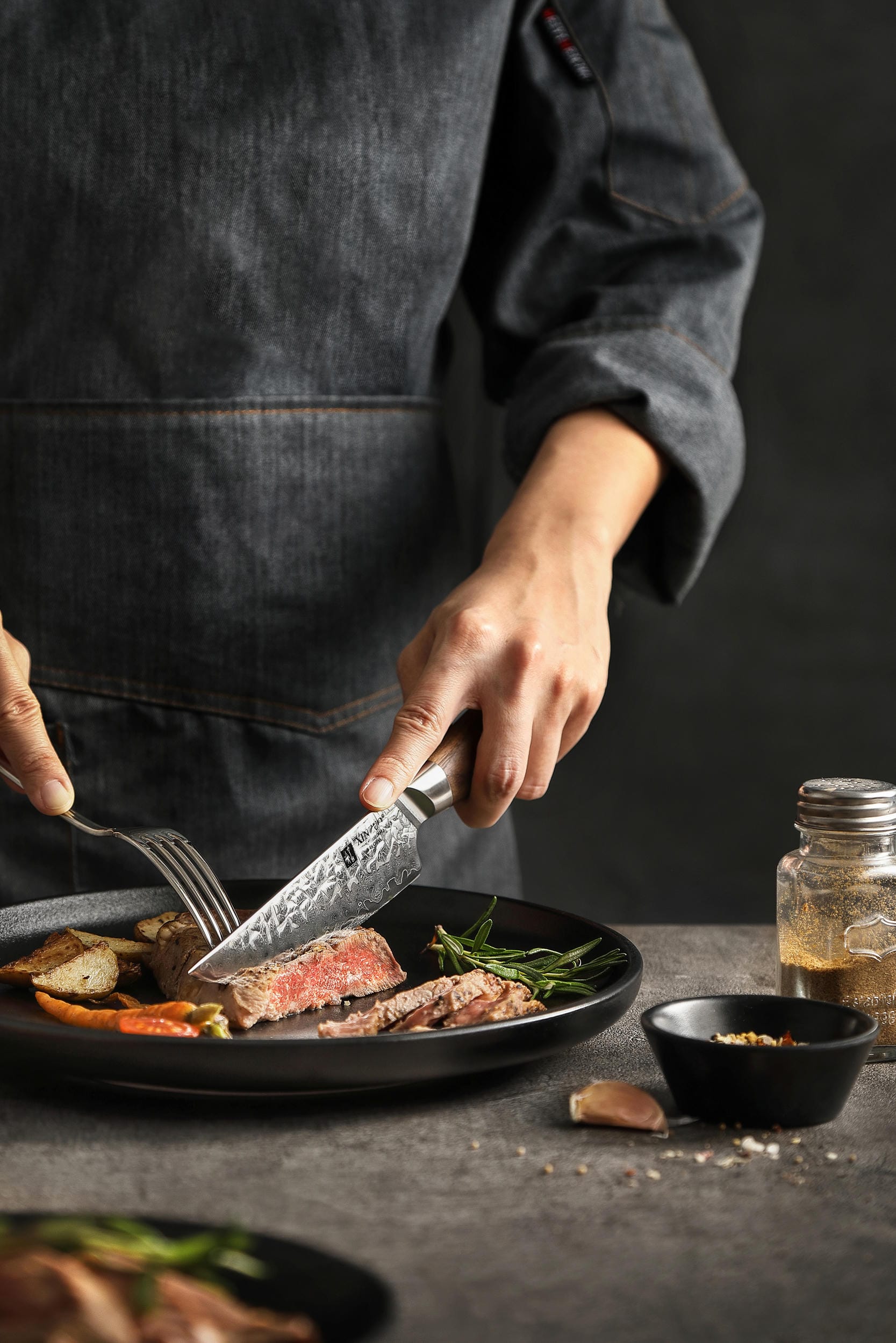 Vorschau des Steak Schneidens mit dem Steakmesser XinZuo Jiang B46W